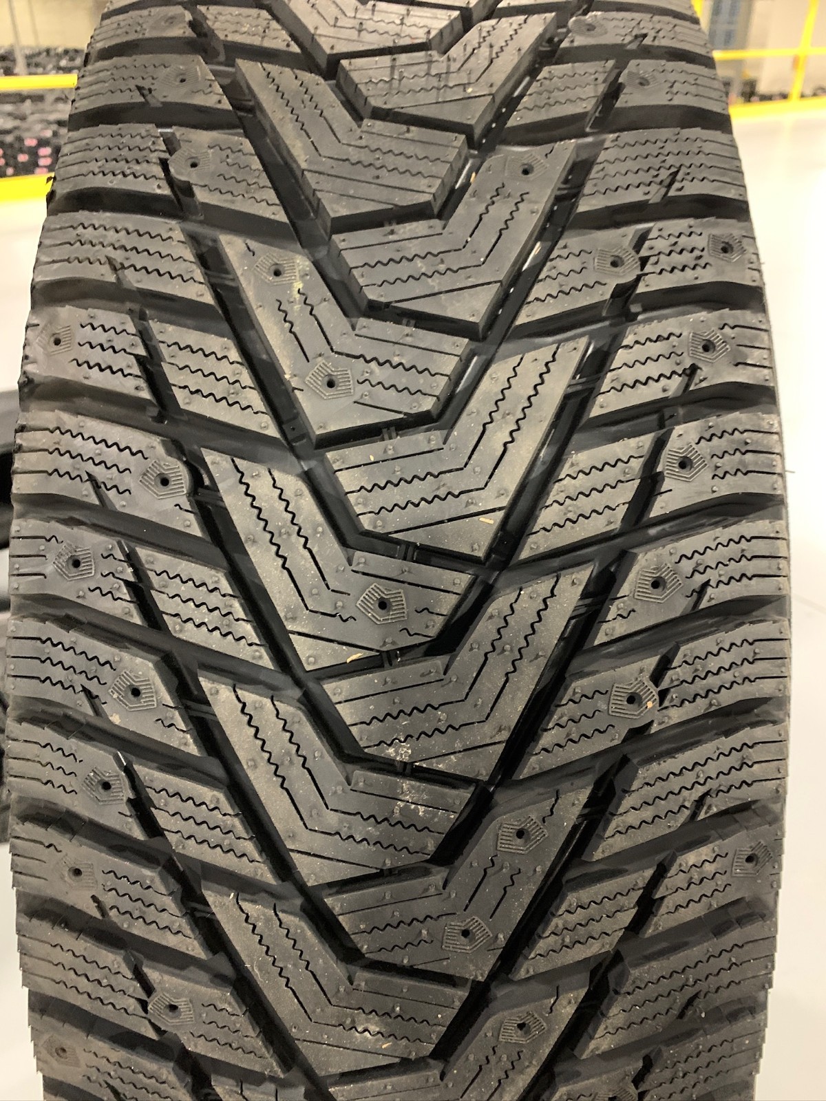 2 Take Off 275 60 20 Hankook Winter i*Pike X Extra Load Snow Tires