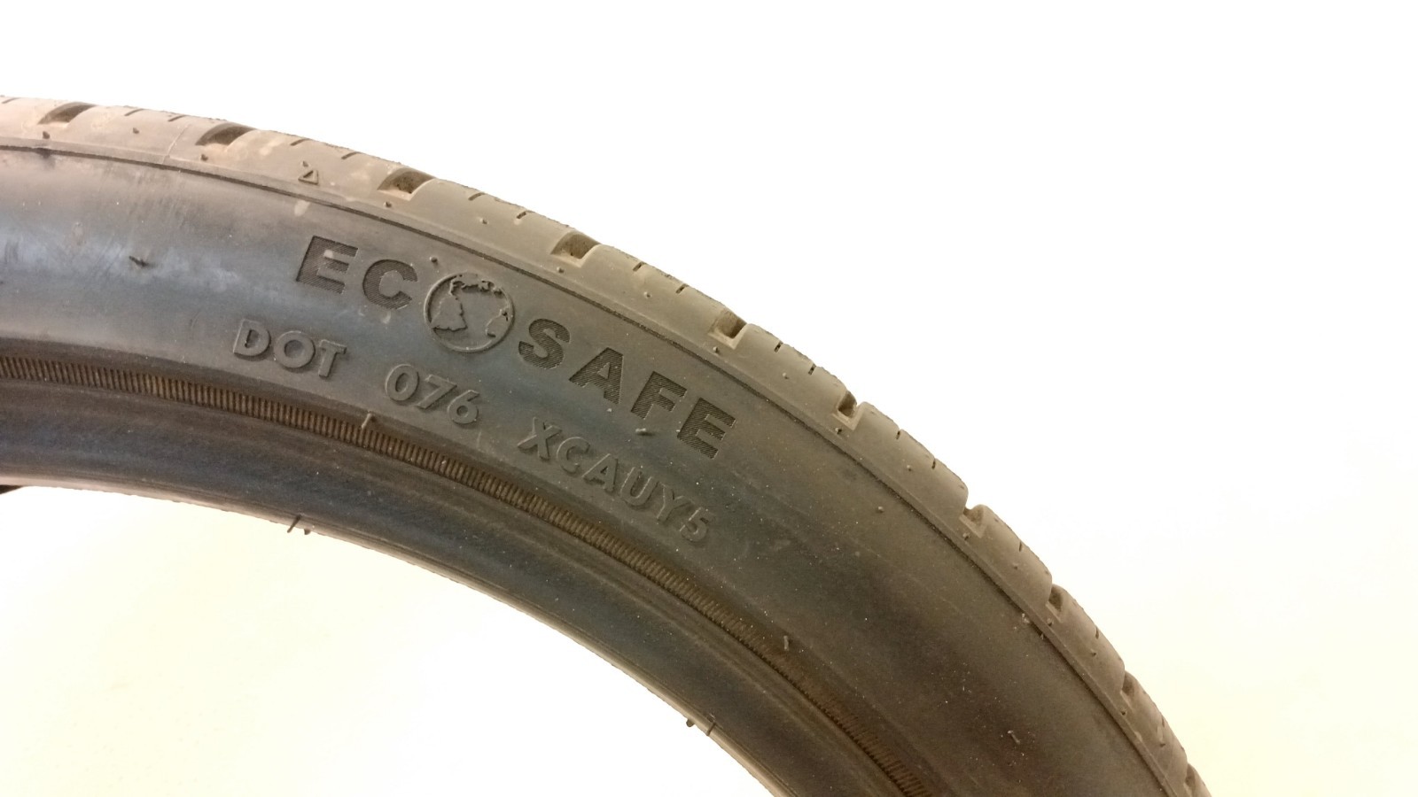 9/32 Used advanta hpz-02 tire 245/35zr19 245 35 19 93w xl dot 4424 110425