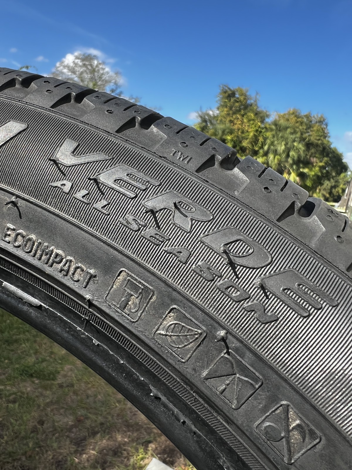 1 Tire Pirelli Scorpion Verde VOL 275/40R21 107V DOT.0124 8.75/32