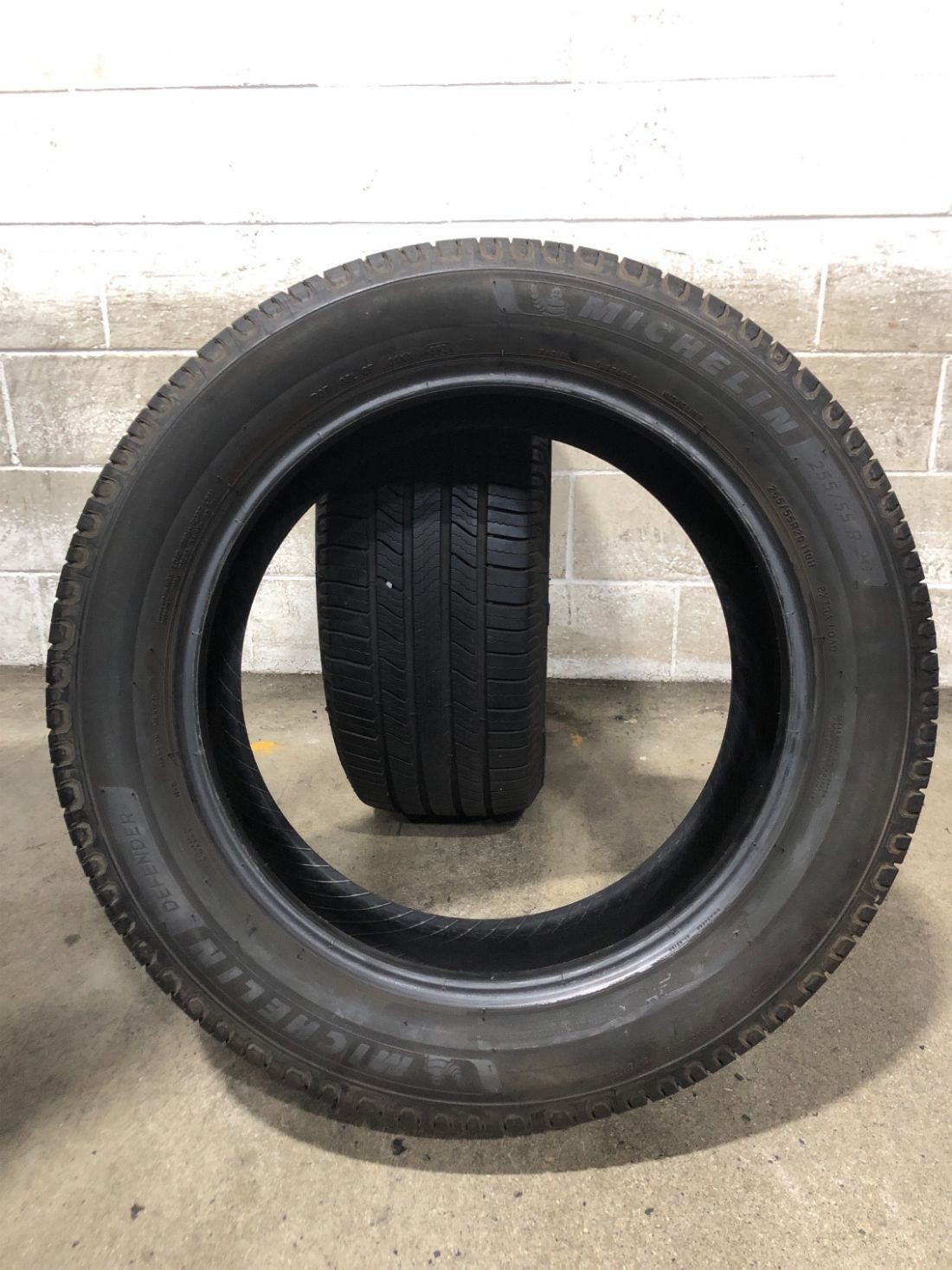 2x P255/55R20 Michelin Defender 2 10/32 110 H Used Tires 2555520