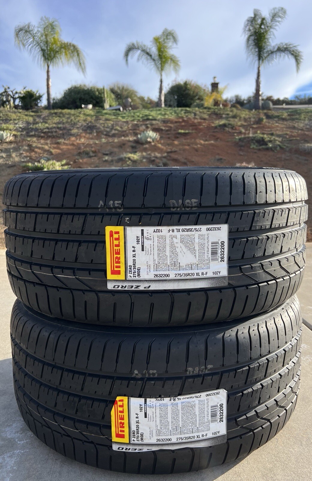 Set of TWO BRAND NEW 275/35R20 102Y Pirelli P Zero MOE Run Flat RFT RF Tires