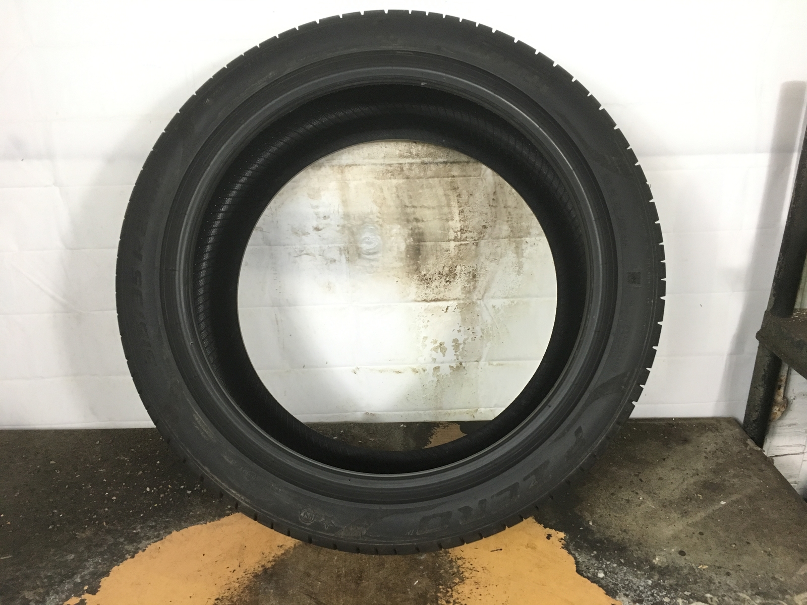 [1] Pirelli P Zero PZ4 Run Flat P315/35R21 315 35 21 Tire 7.75/32