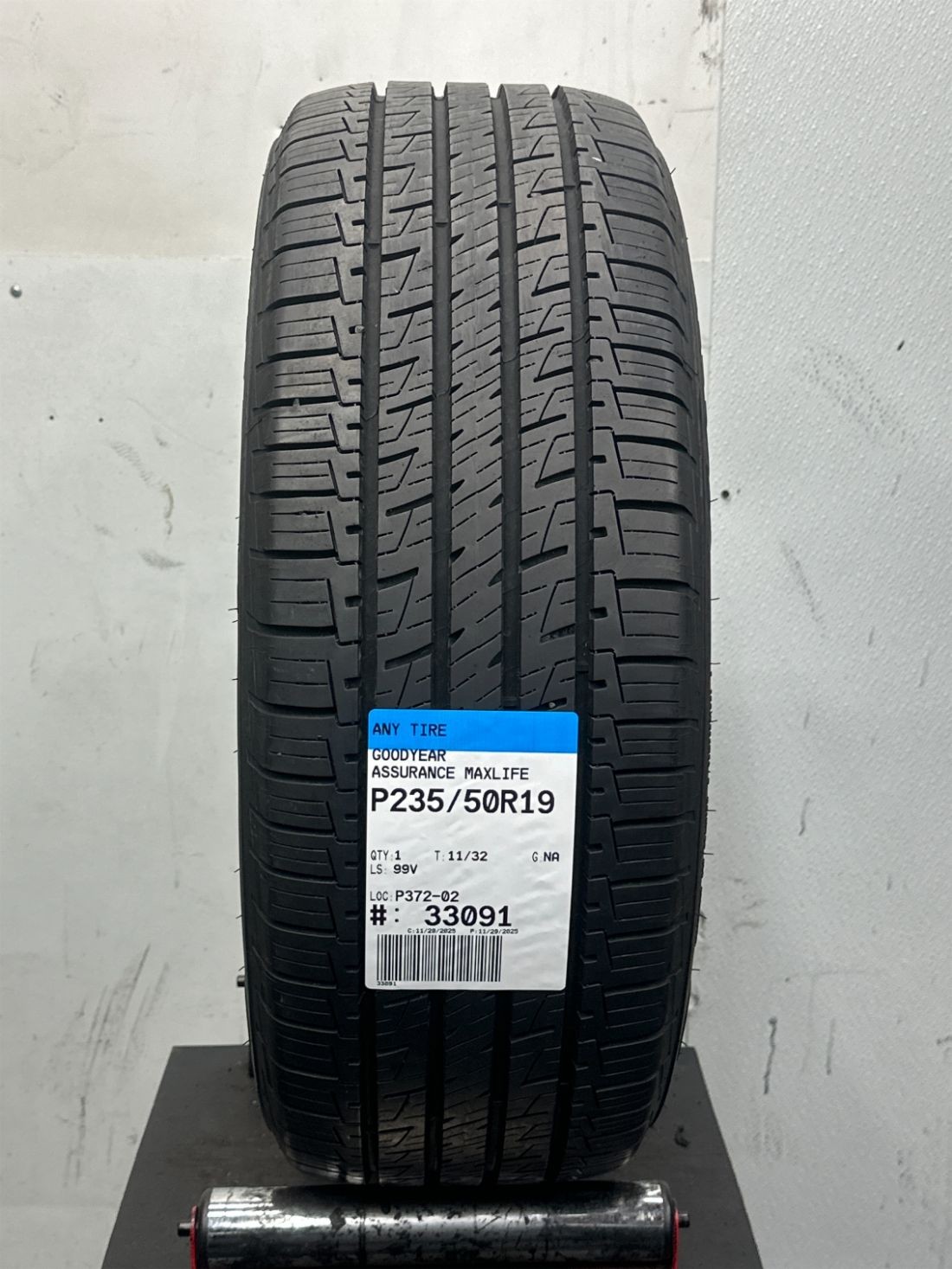 1 Used P235/50R19 Goodyear Assurance MaxLife 99 V – 11/32