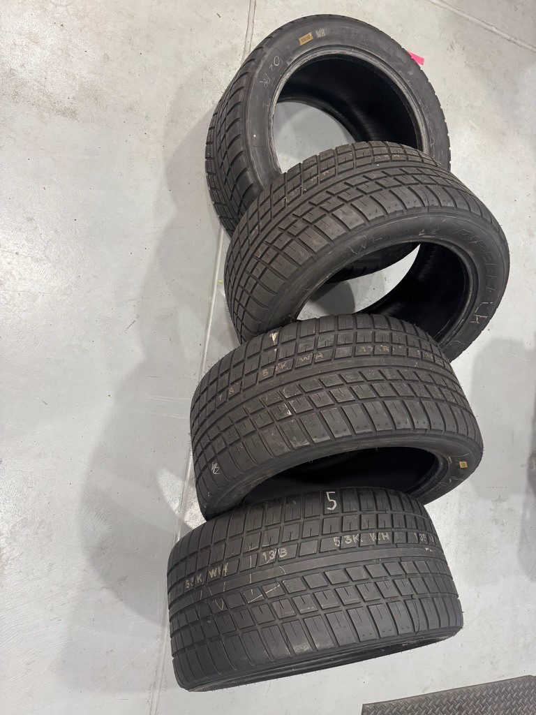 305/680-18 Pirelli racing tires wets