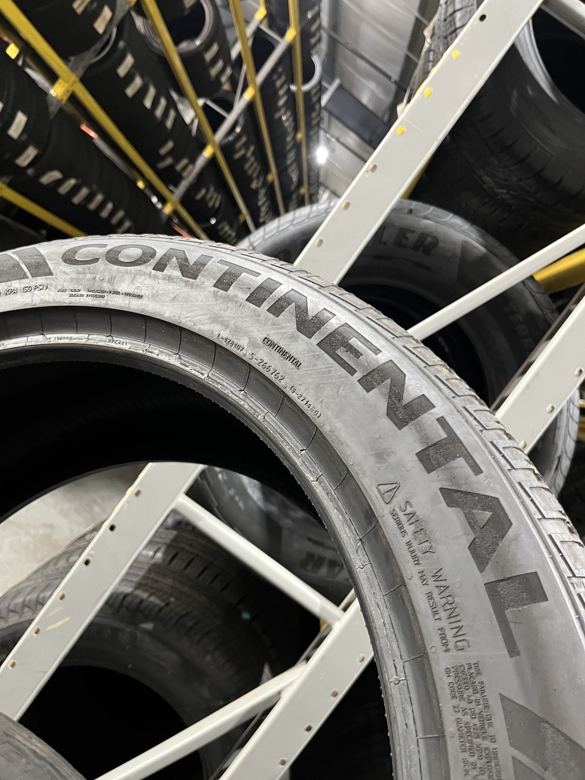 1 Tire Continental CrossContact RX LR 275/45R22 115W DOT.2724 8/32