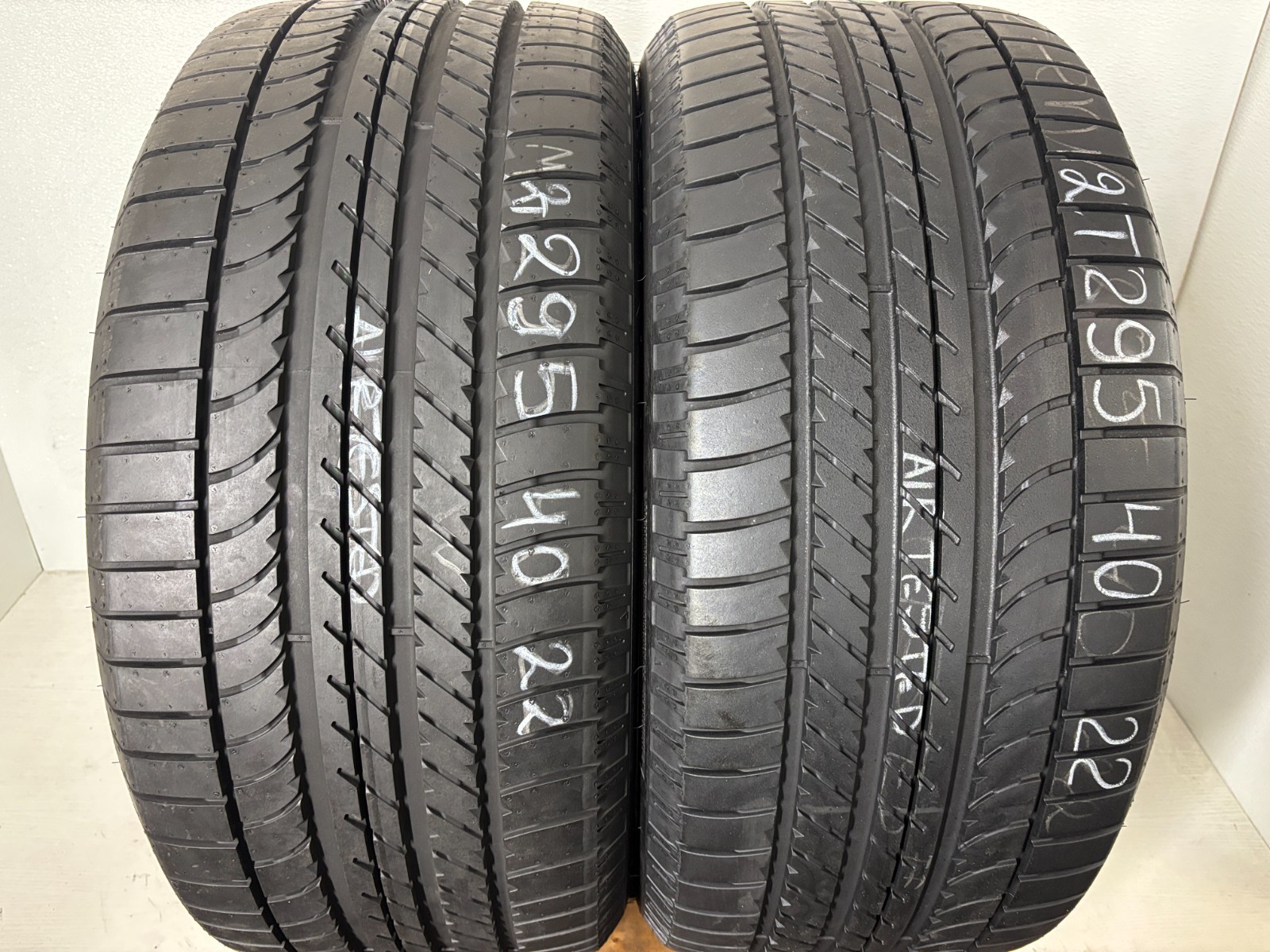 2 tires 295 40 22 Goodyear Eagle F1 Asymmetric SUV 8.50-9.00/32 = 94-100% Tread