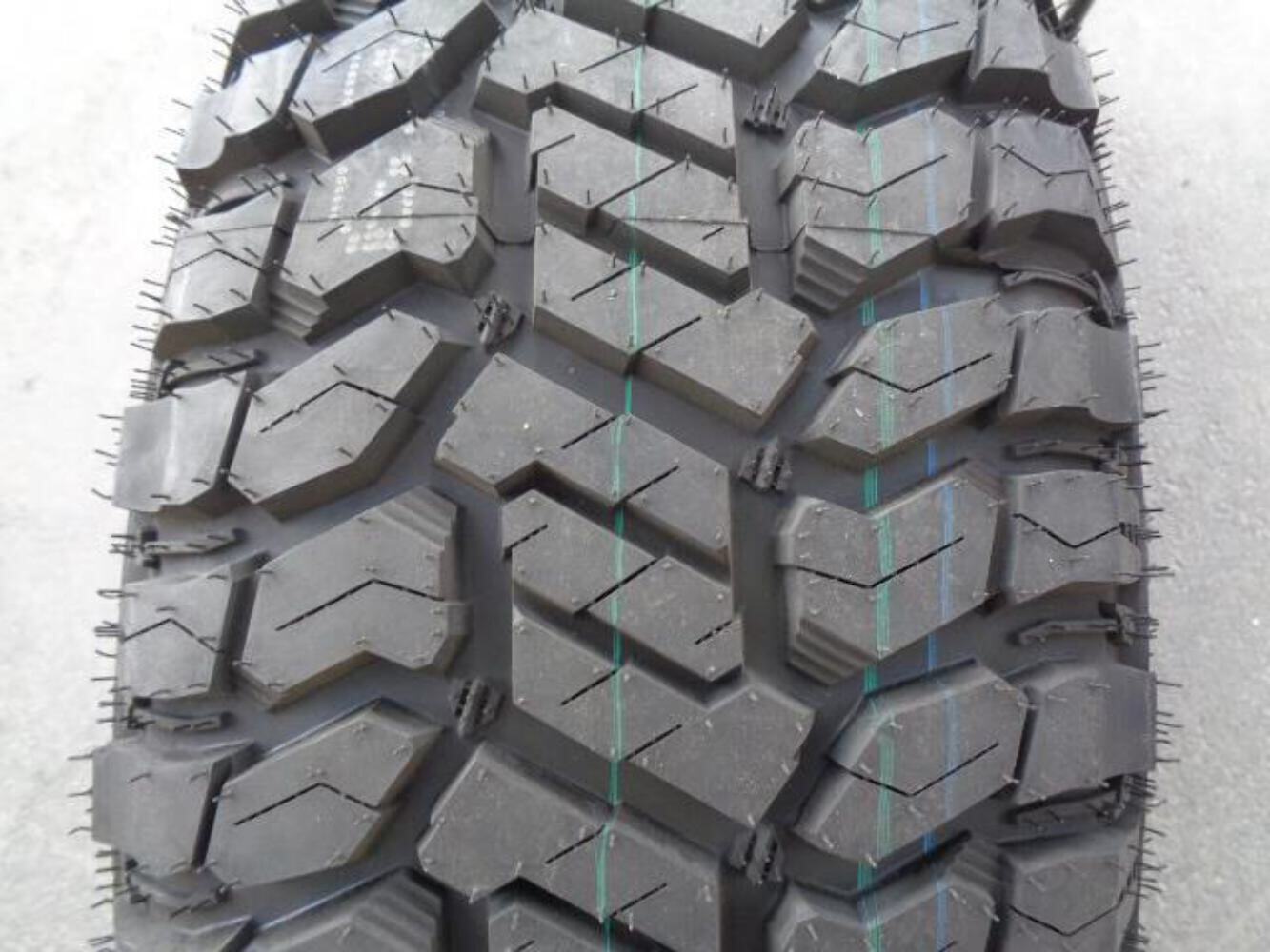 RADAR RENEGADE RT + LT 295 65 R20 129/126Q LRE10PLY RASYTH0124 SU16