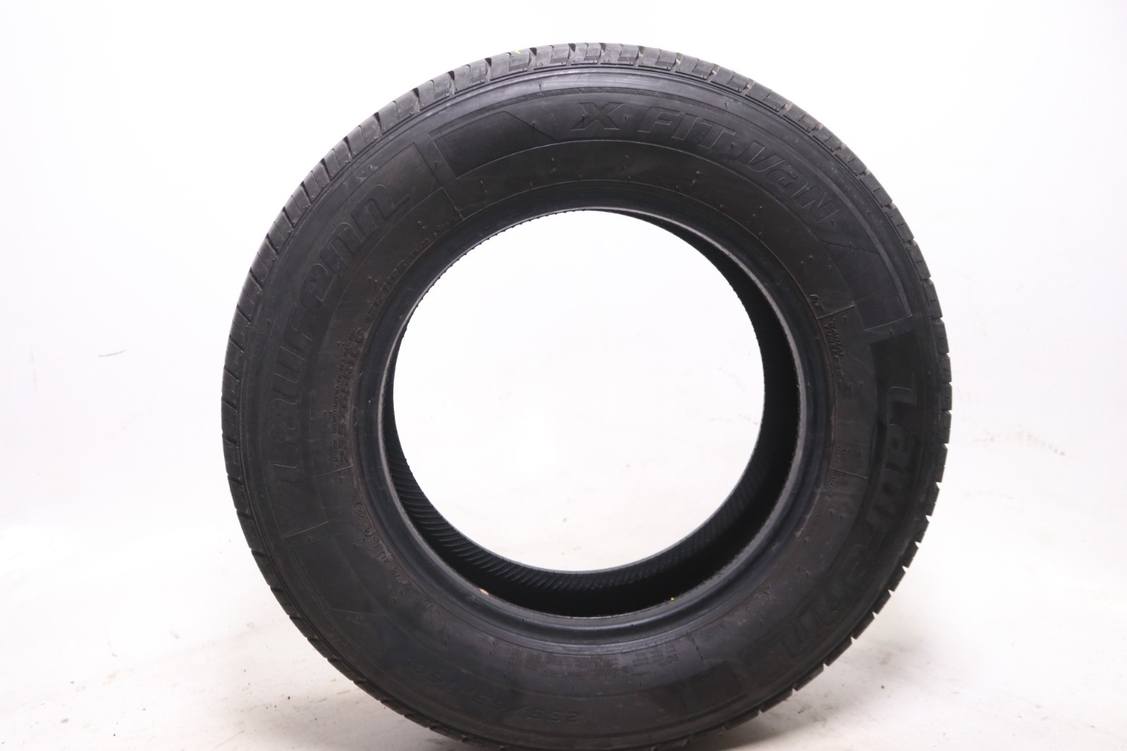 Set of 2 Used 235/65R16C Laufenn X FIT VAN LV01 – 121/119R – 9-9.5/32 No Repairs