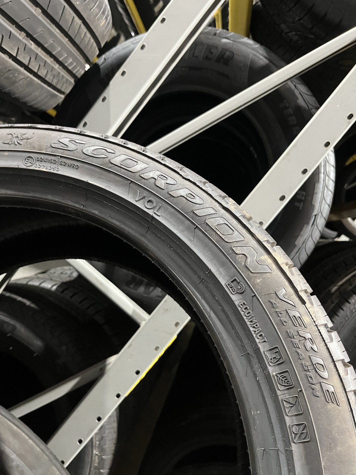 1 Tire Pirelli Scorpion Verde VOL 275/40R21 107V DOT.1625 10.75/32