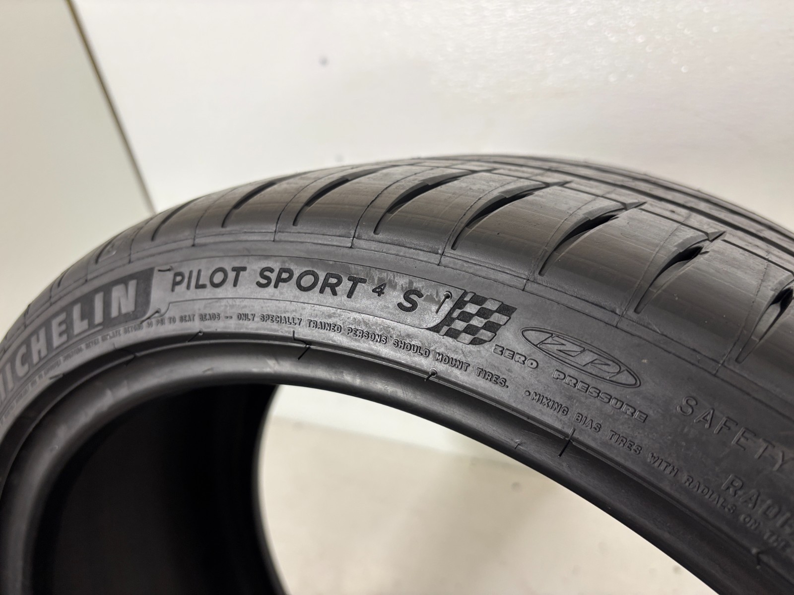 1 Tire 245 35 19 Michelin Pilot Sport 4 S ZP Run Flat (100% Tread) NO REPAIRS