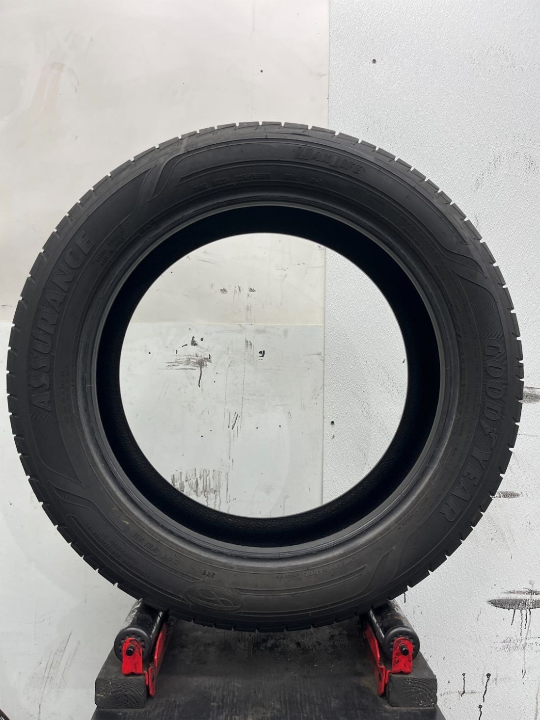 1 Used P225/55R19 Goodyear Assurance MaxLife 99 V – 12/32