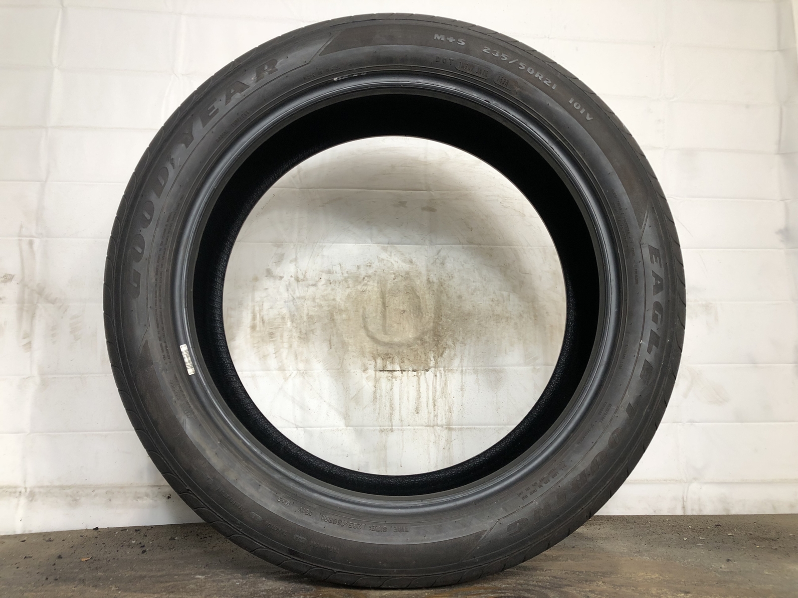[1] Goodyear Eagle Touring P235/50R21 235 50 21 Tire 9.5-9.75/32