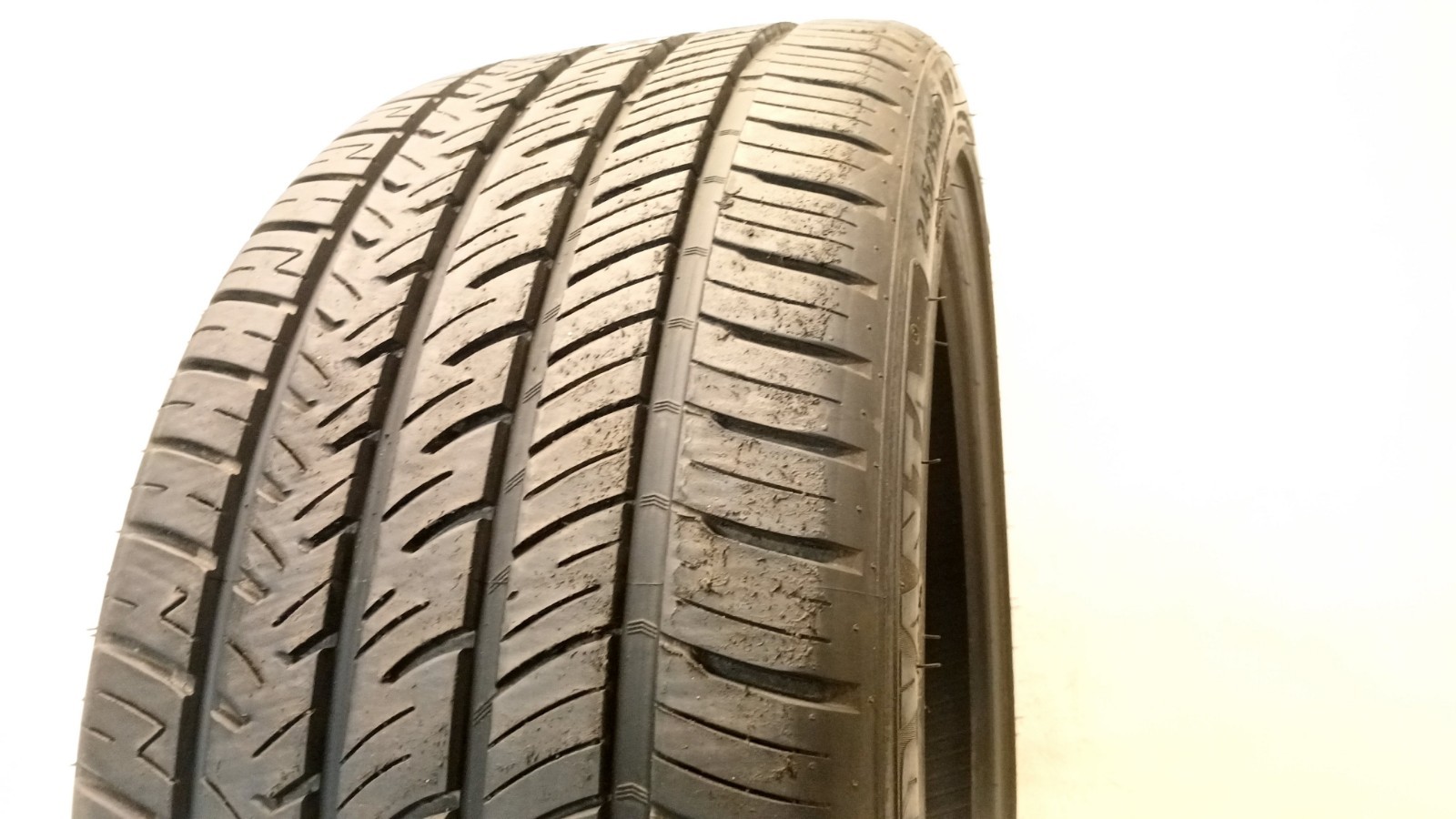 9/32 Used advanta hpz-02 tire 245/35zr19 245 35 19 93w xl dot 4424 110425