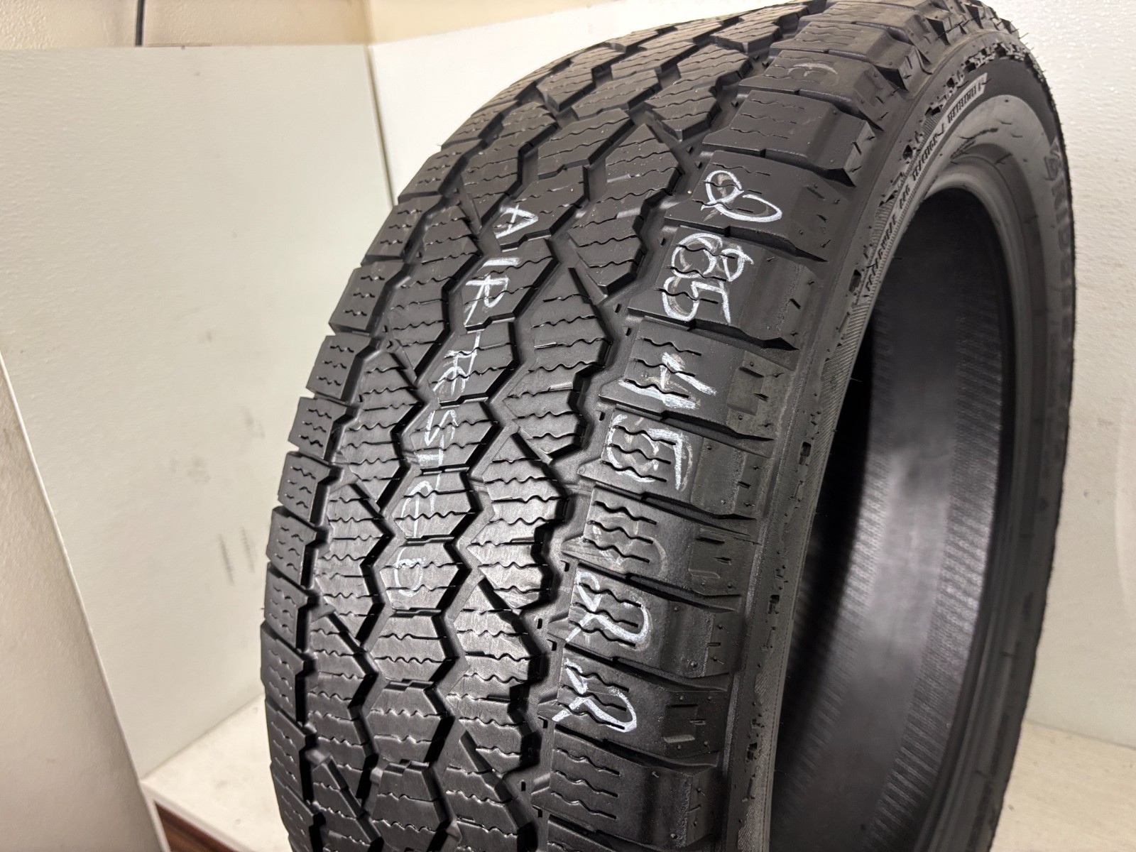 1 Tire 285 45 22 Bridgestone Dueler A/T Ascent (7.00-8.00/32 Tread Left) 114H
