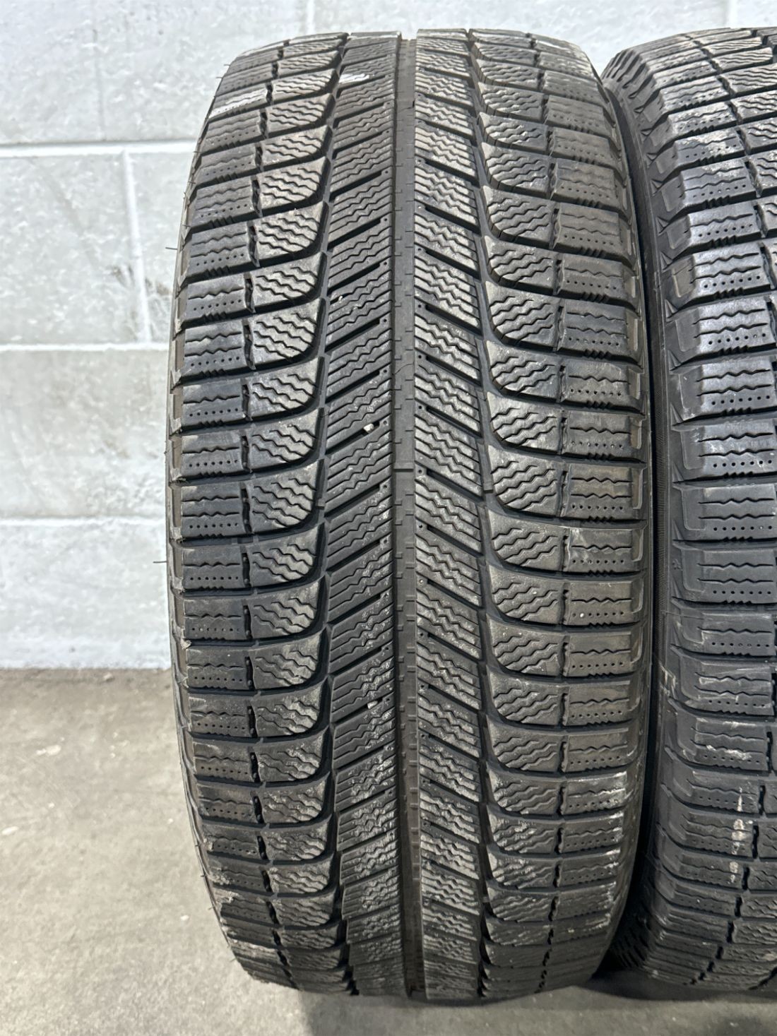 2x P245/45R18 Michelin X-Ice XI 3 9-10/32 100 H Used Tires 2454518