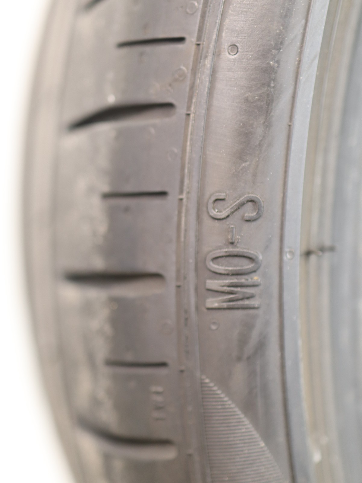 2 285/30R21 Pirelli Pzero PZ4 PNCS MOS 100Y 6-7/32 DOT 4322 3022 1J113