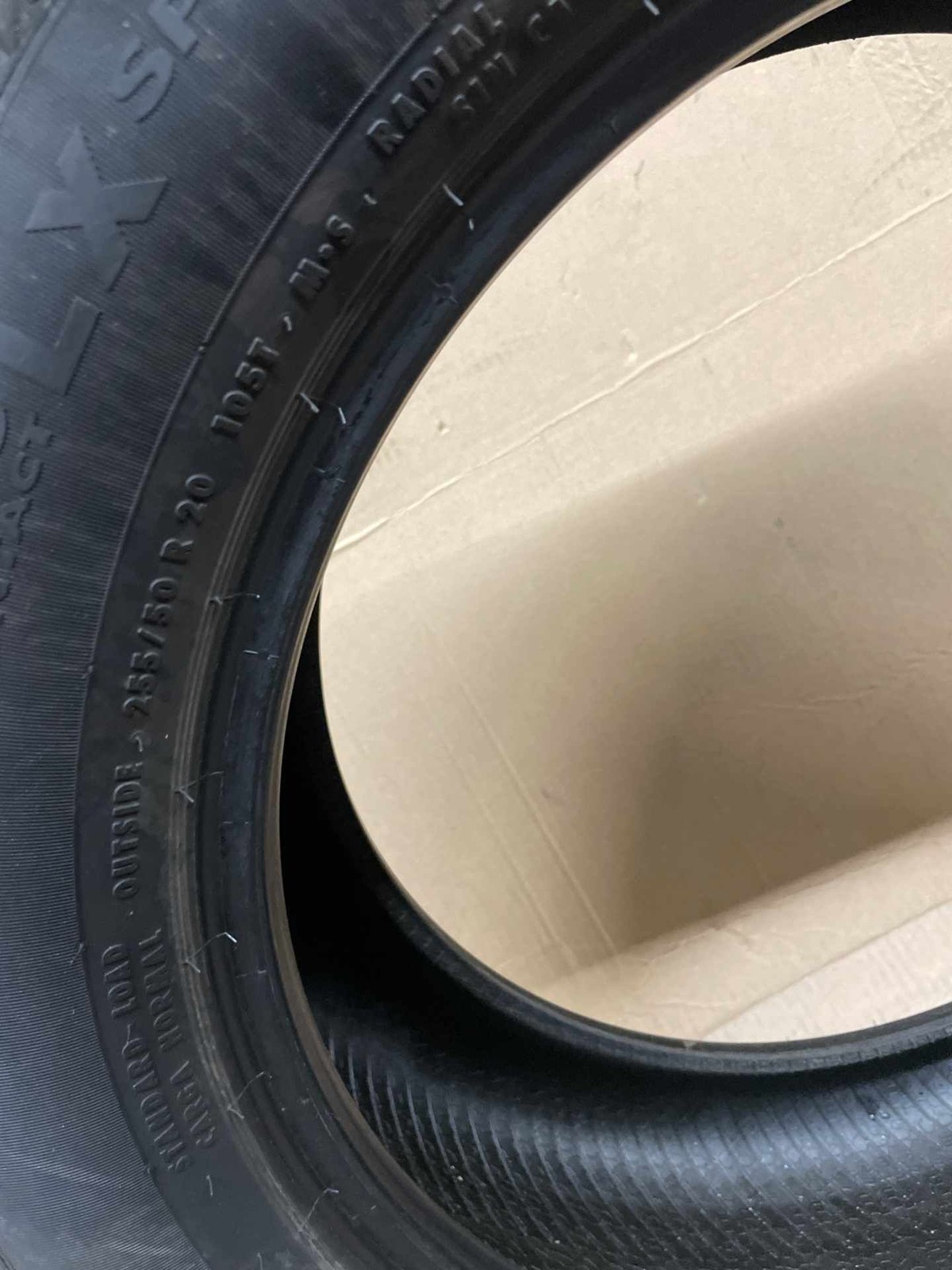 (A) CONTINENTAL CROSS CONTACT LX SPORT 255/50R20 105T DOT 1323 8/32NDS