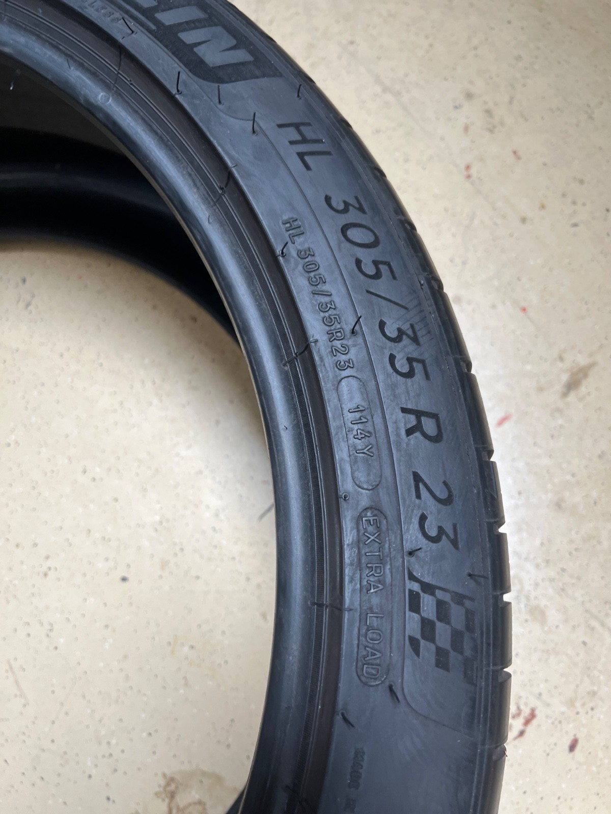 1 – HL 305/35R23 XL (114Y) Michelin Pilot Sport All Season 4 Acoustic (LR) 6158