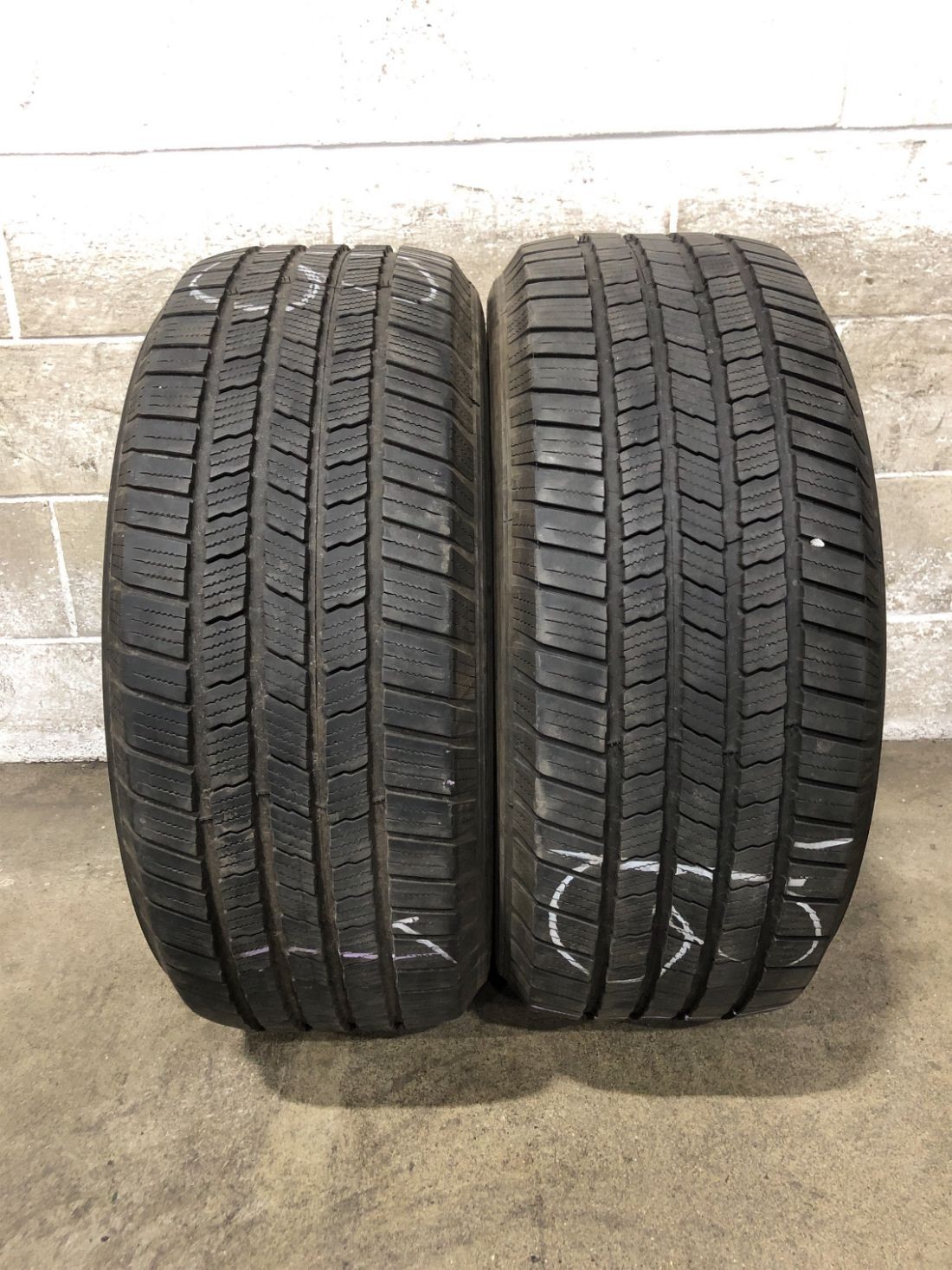 2x P255/50R19 Michelin Defender LTX MS 8/32 107 H Used Tires 2555019
