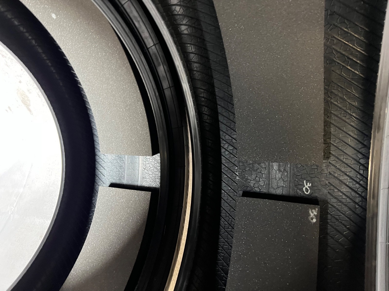 2 – TAKEOFF 305/35ZR21 XL (109Y) Pirelli P Zero PZ4 PNCS (B) Bentley – 4058