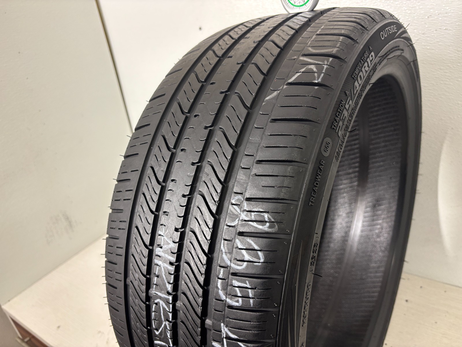 NO SHIPPING ONLY LOCAL PICK UP 1 tire 235 40 19 GT Radial Maxtour LX 96V