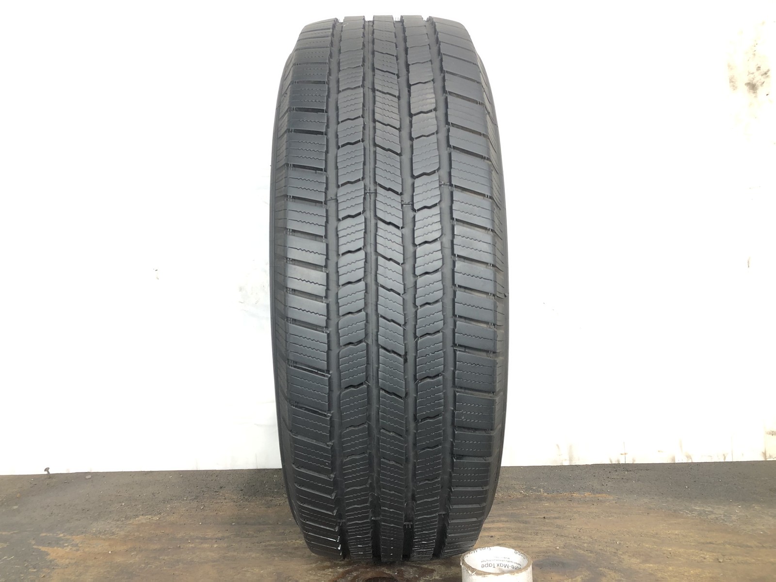 [1] Michelin Defender LTX M/S P235/55R20 235 55 20 Tire 9.75/32