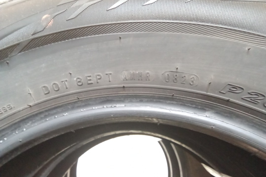 Set of 4 Used P205/70R16 NEXEN NPRIAZ AH6 Tires w/ 10/32 Tread