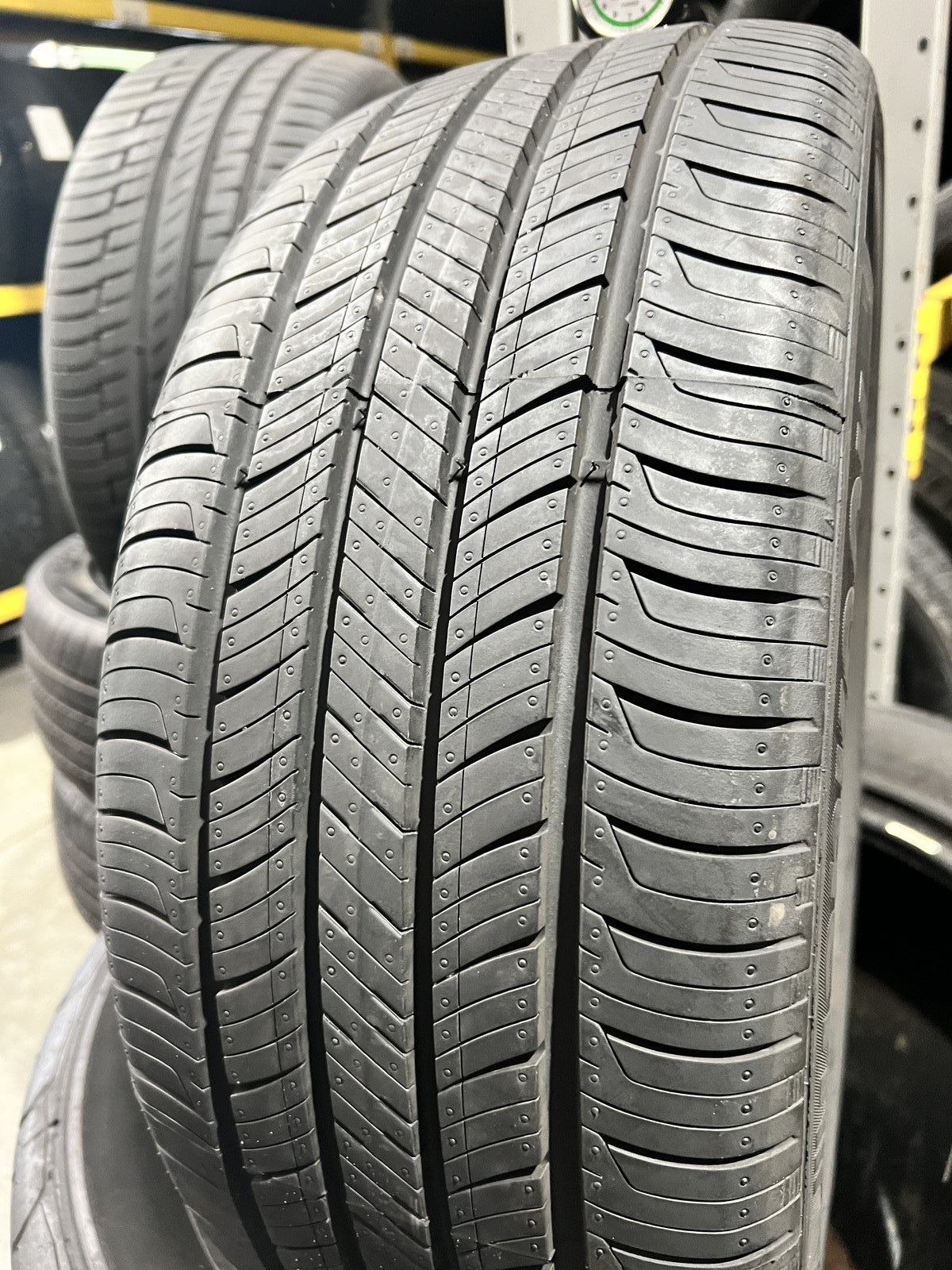 1 New Tire Hankook Kinergy GT 235/45R18 94V DOT.1625 9.5/32