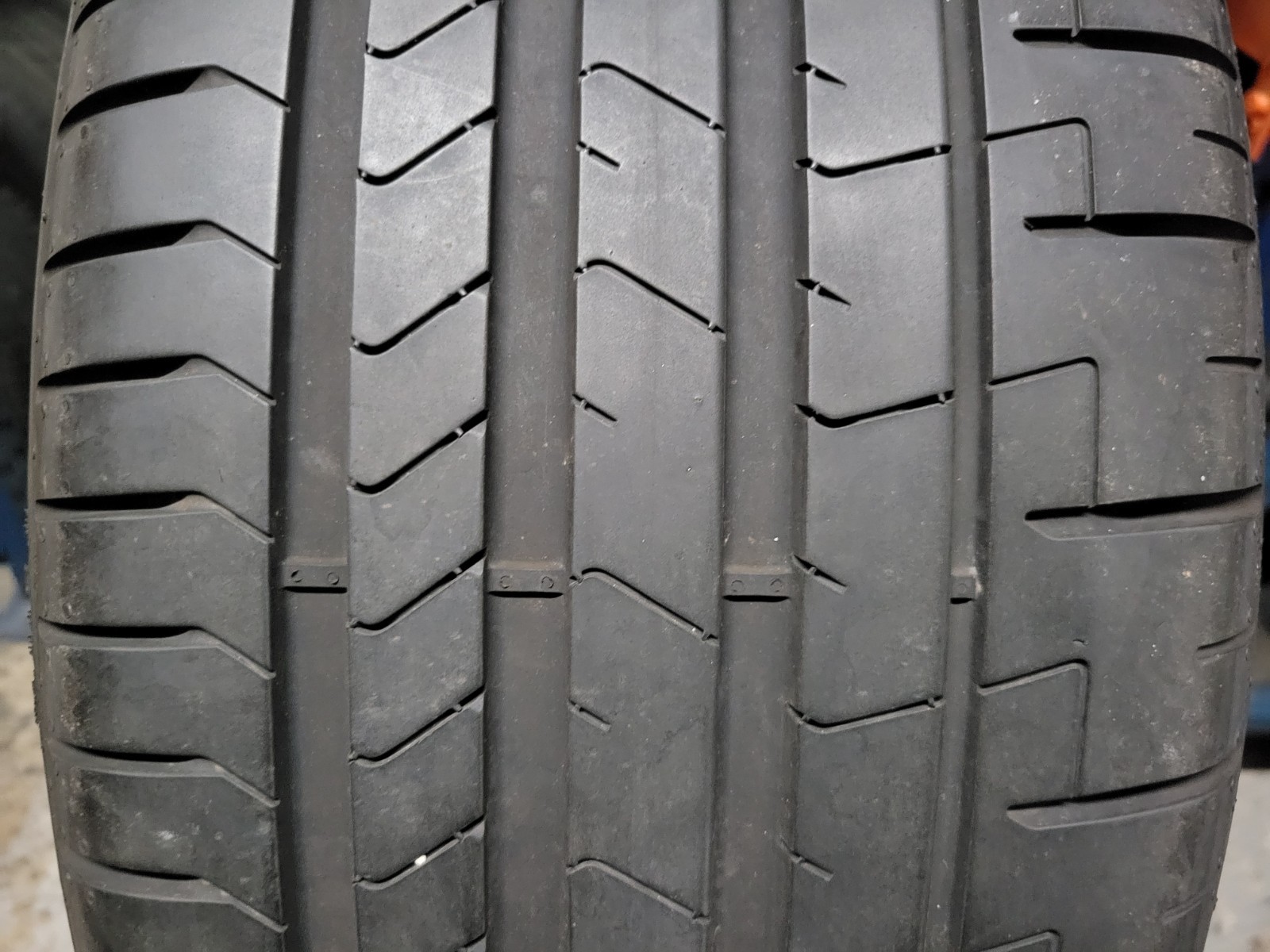 1 SUPER NICE 245/40/20 PIRELLI P ZERO PZ4 * MO 245/40R20 99Y NOT RUN FLAT 7/32