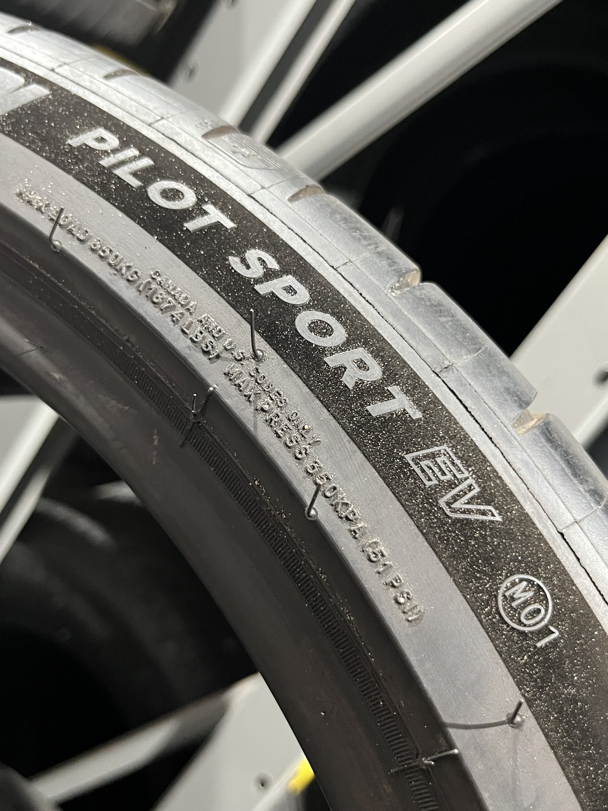 1 Tire Michelin Pilot Sport EV MO1 295/30ZR21 102Y DOT.1725 5/32-6/32