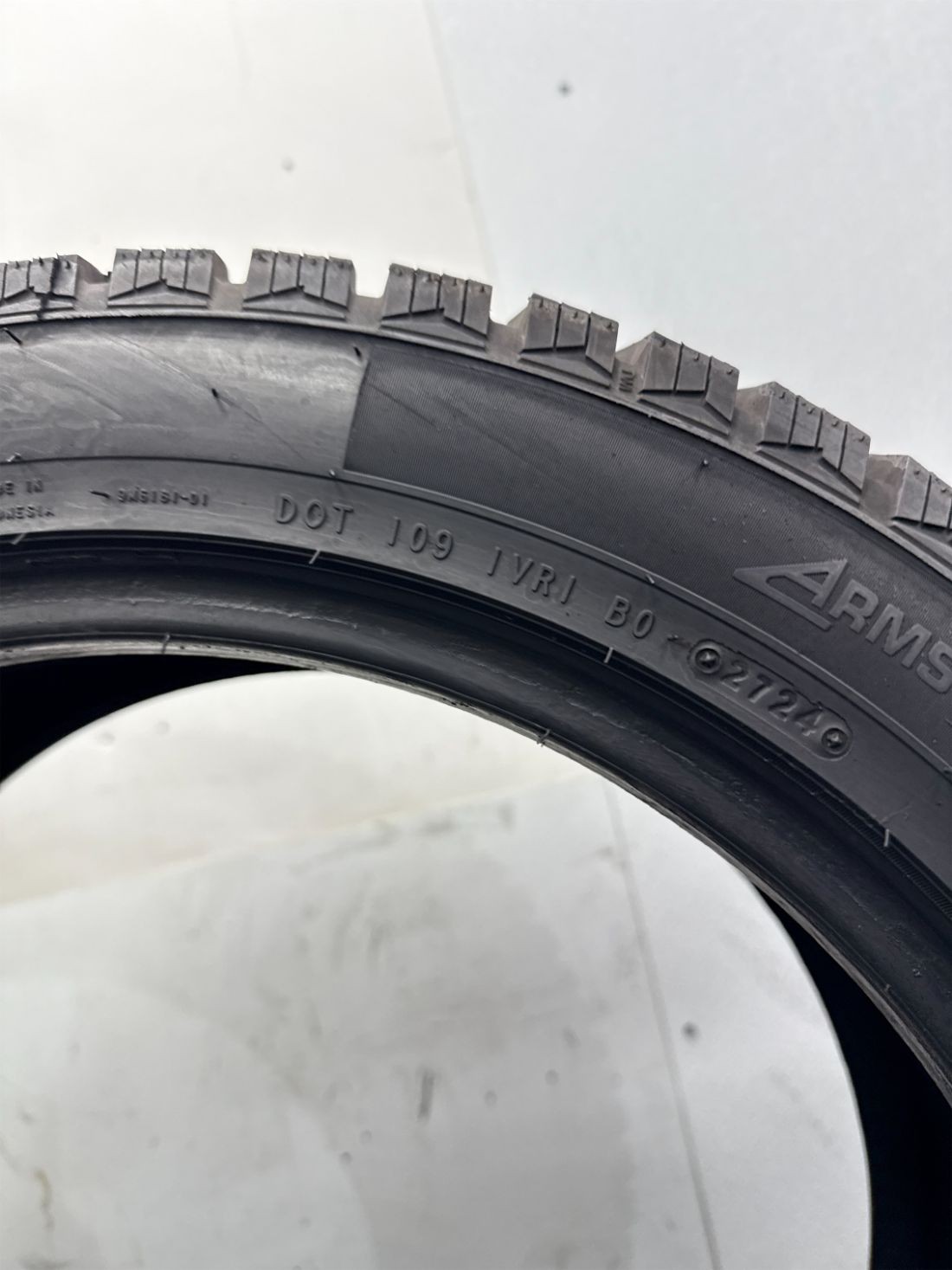 1 Used P245/45R19 Armstrong SKI-Trac S 102 T – 11/32