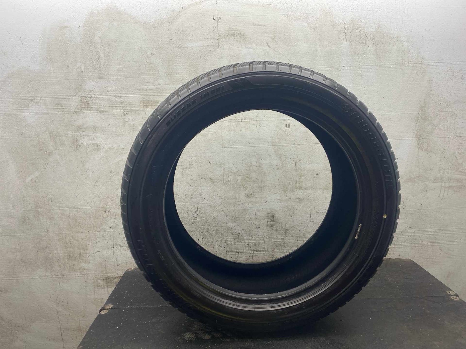 BRIDGESTONE BLIZZAK LM001 285/45R21 TIRE DOT (5023) 9/32NDS