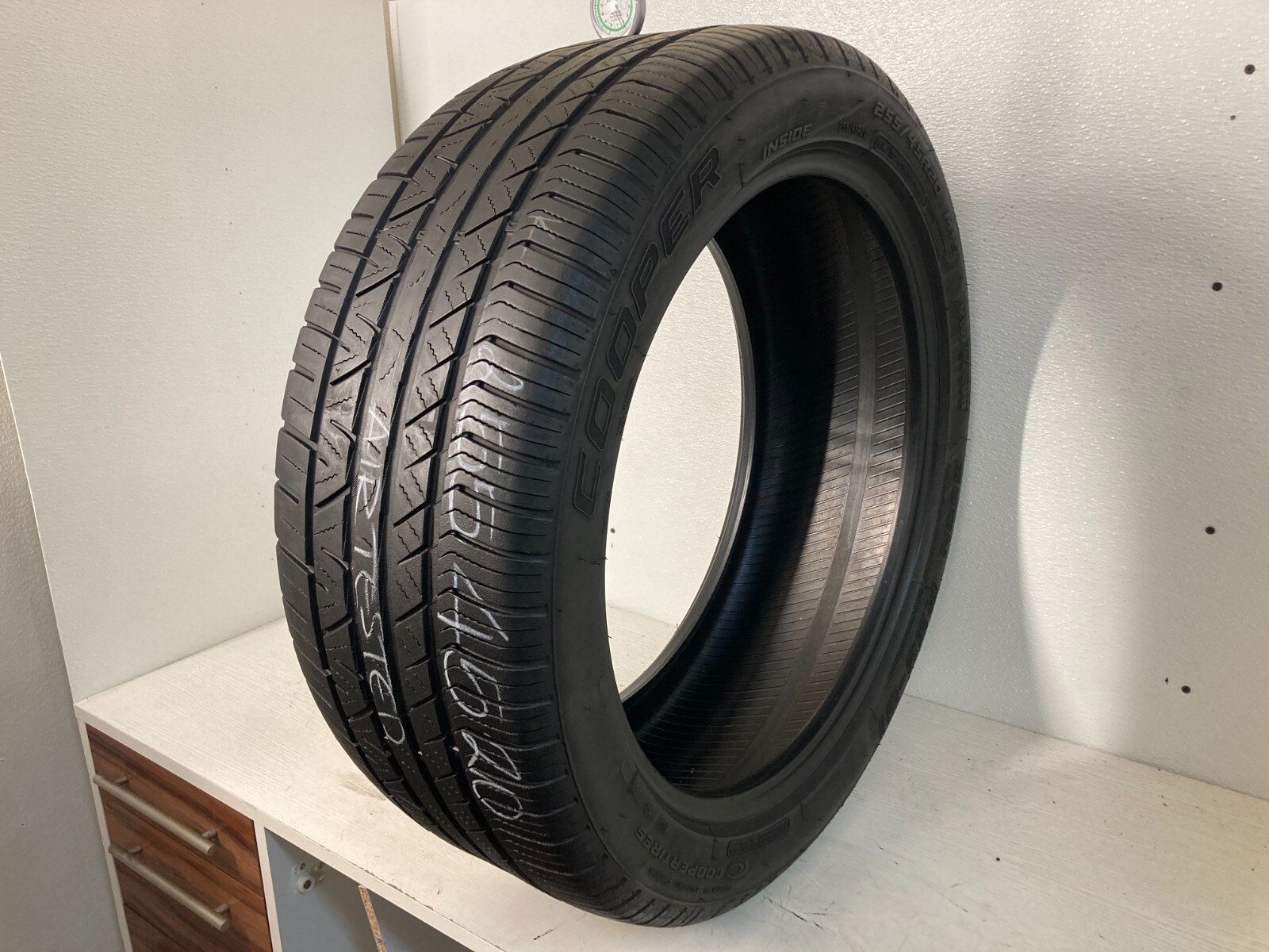 1 Tire 255 45 20 Cooper Zeon RS3-G1 (5.3-6.0/32 Tread) 101W