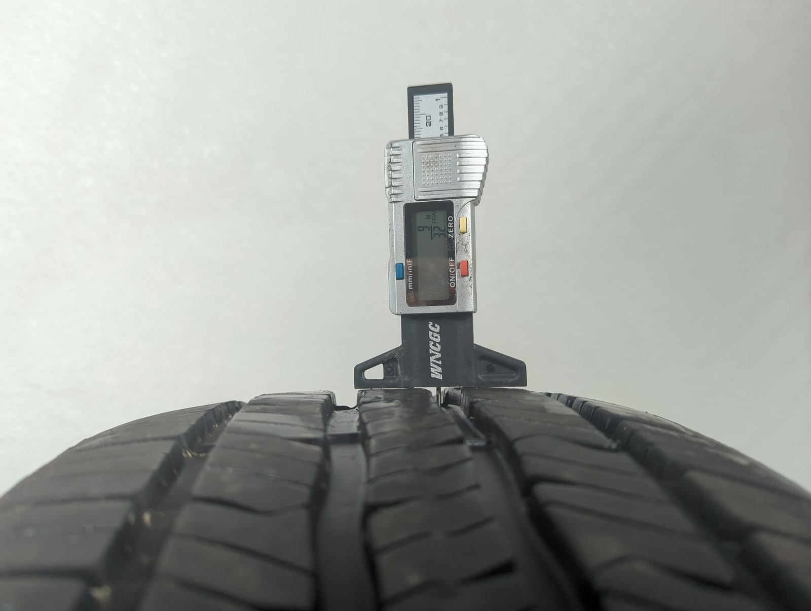 Used Tire 225/60R16 BFGOODRICH ADVANTAGE CONTROL 98H – Tread Depth 9/32