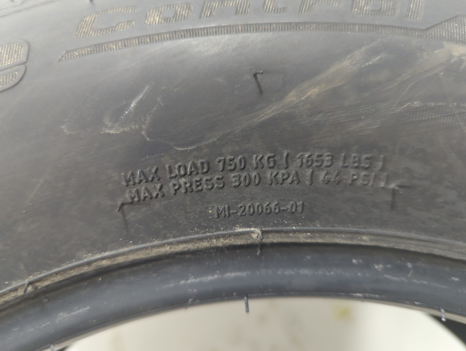 Used Tire 225/60R16 BFGOODRICH ADVANTAGE CONTROL 98H – Tread Depth 9/32