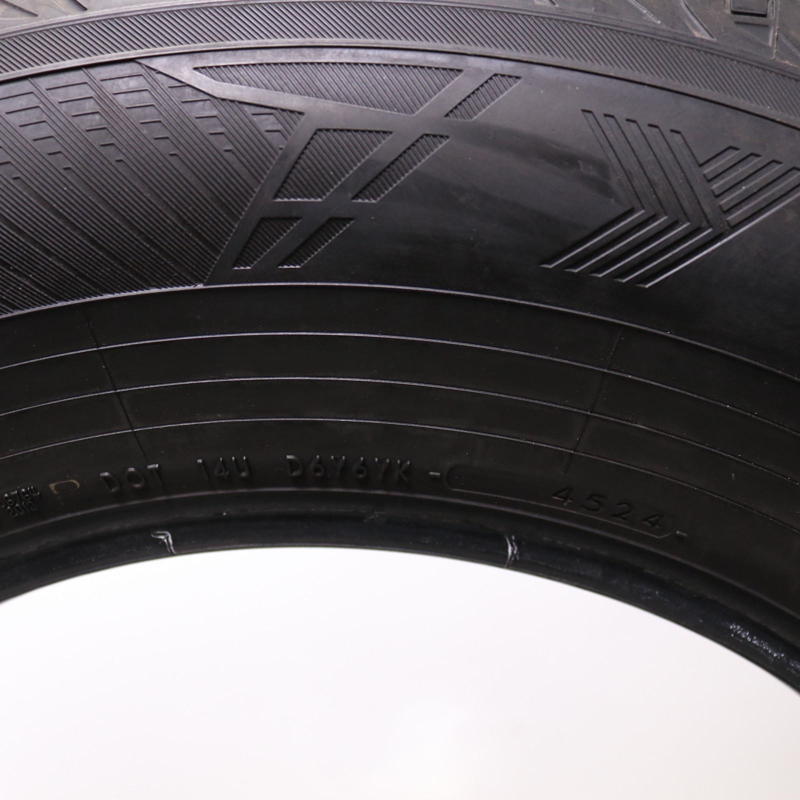 Set of 2 Used 265/70R18 Yokohama Geolandar X-CV G057 – 116T – 8.5-9.5/32