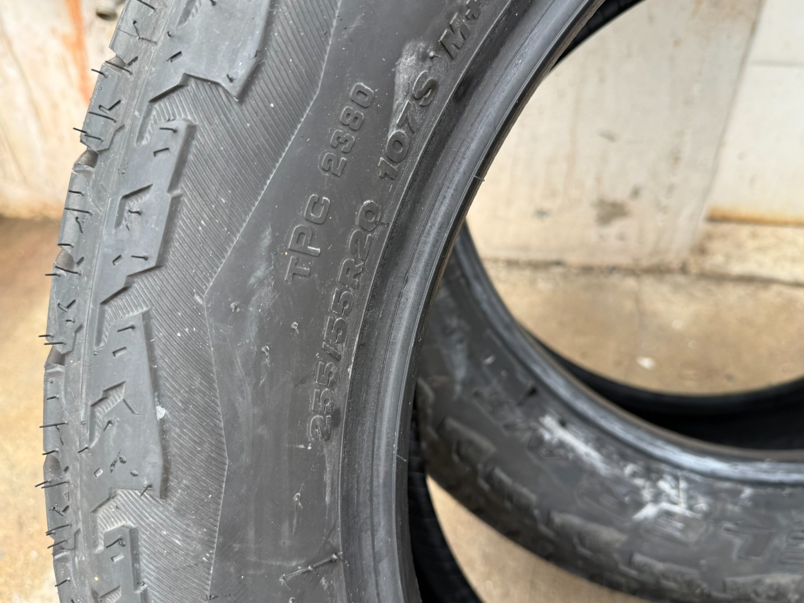 (2) LIKE NEW 255/55R20 Bridgestone Dueler RH-S, 11/32, 2024 Date Code