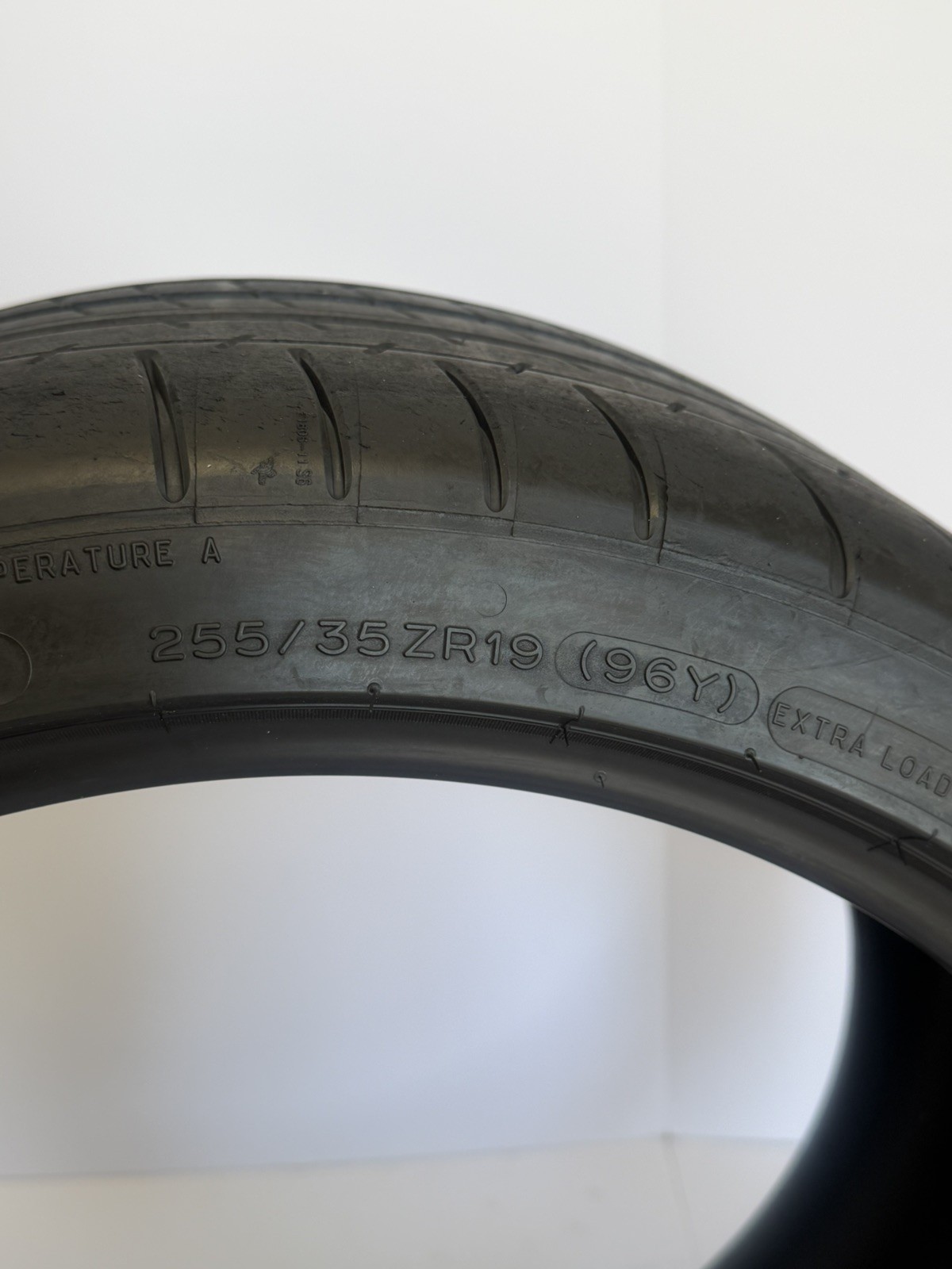 255/35ZR19 96Y Michelin Pilot Super Sport 9.5/32 DOT 0124 2553519