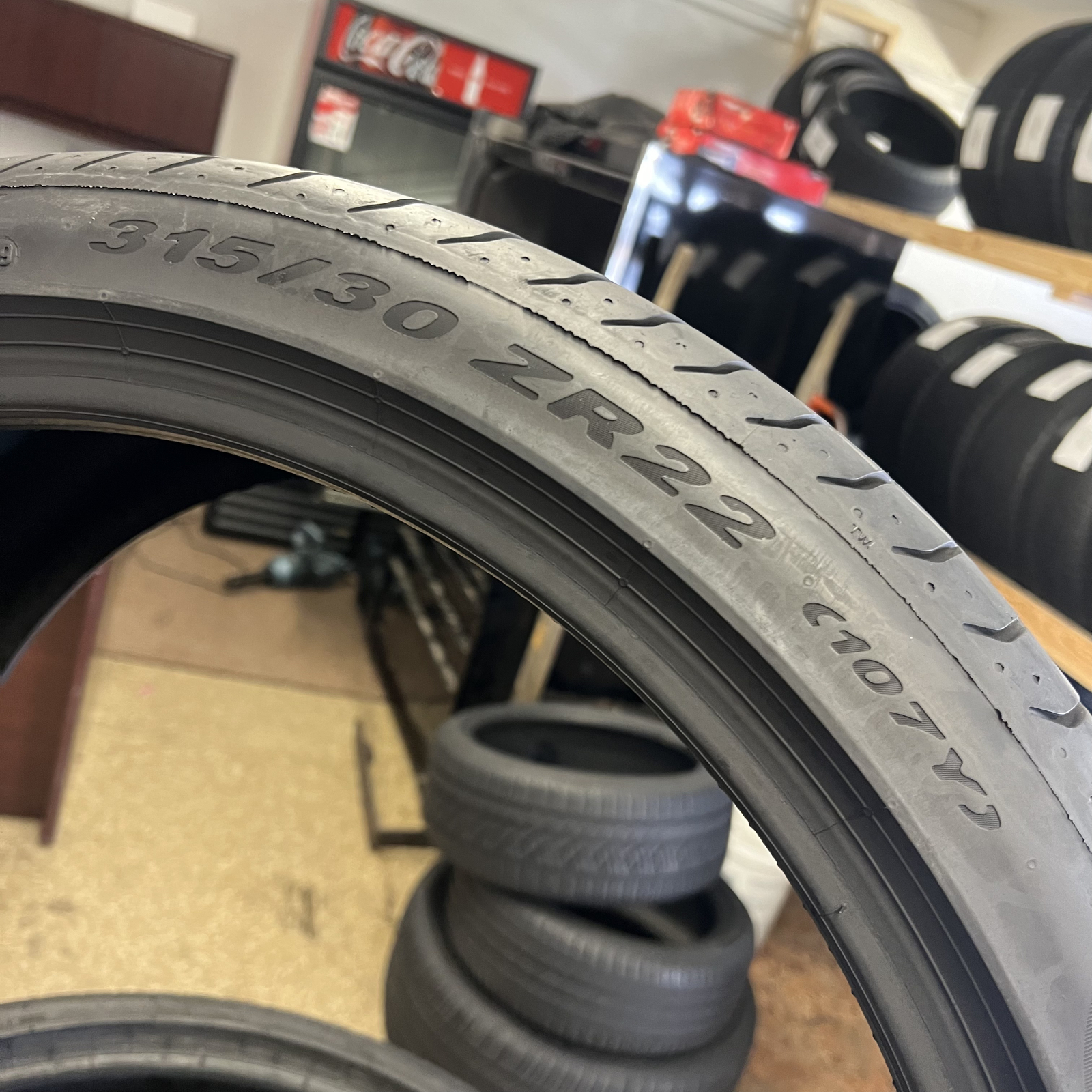 1 LikeNEW Tire Pirelli P Zero PZ4 NO 315/30/22 315/30ZR22 3153022 107Y NO Patch