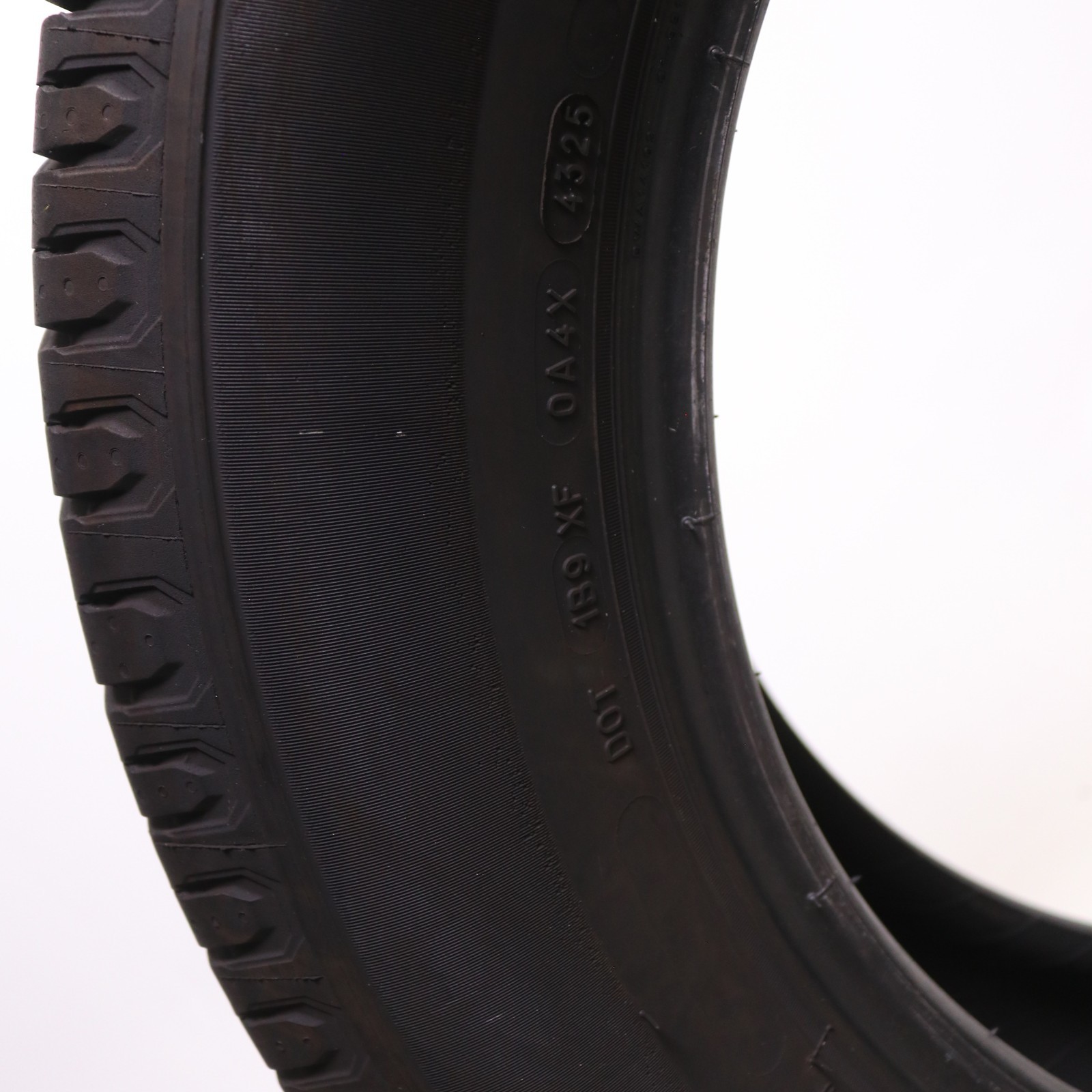 Set of 4 Used 235/60R18 Michelin Defender 2 – 107H – 9-10/32