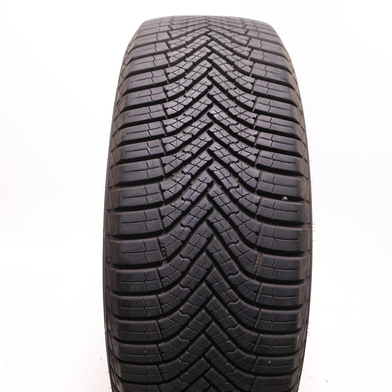 Set of 2 Used 235/65R18 Goodyear Assurance WeatherReady 2 – 106V – 9-9.5/32