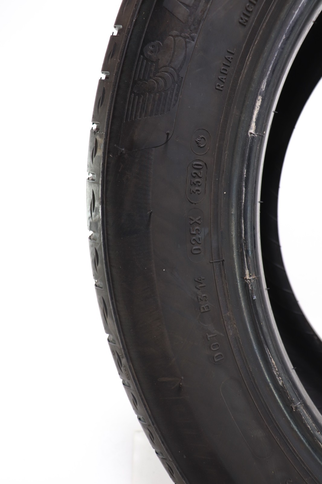Set of 4 Used 225/60R18 Michelin Primacy Tour A/S – 100H – 7-7.5/32 No Repairs