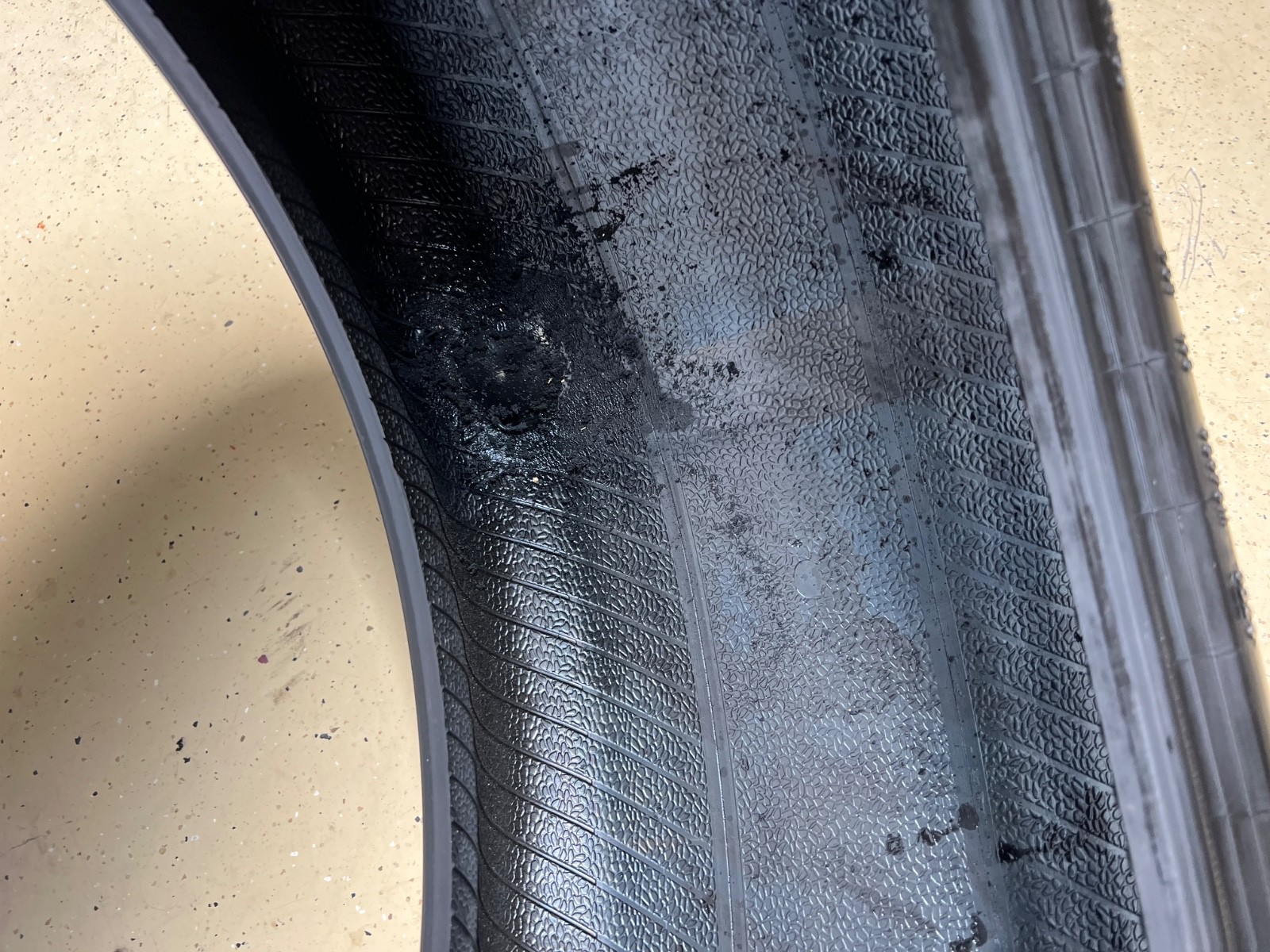 1 – TAKEOFF 245/40R19 XL (98H) P Zero MS Run Flat (RE0) Audi OEM – 7170