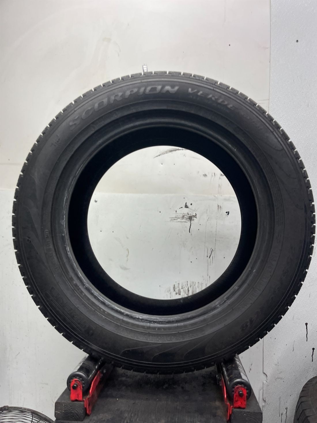 1 Used P255/55R18 Pirelli Scorpion Verde All Season 109 H – 11/32