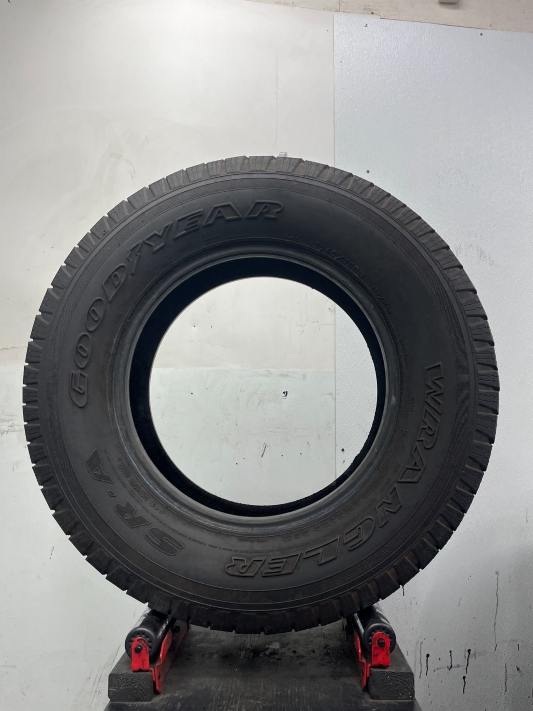 1 Used LT245/75R17 Goodyear Wrangler SR-A 121 R – 11/32