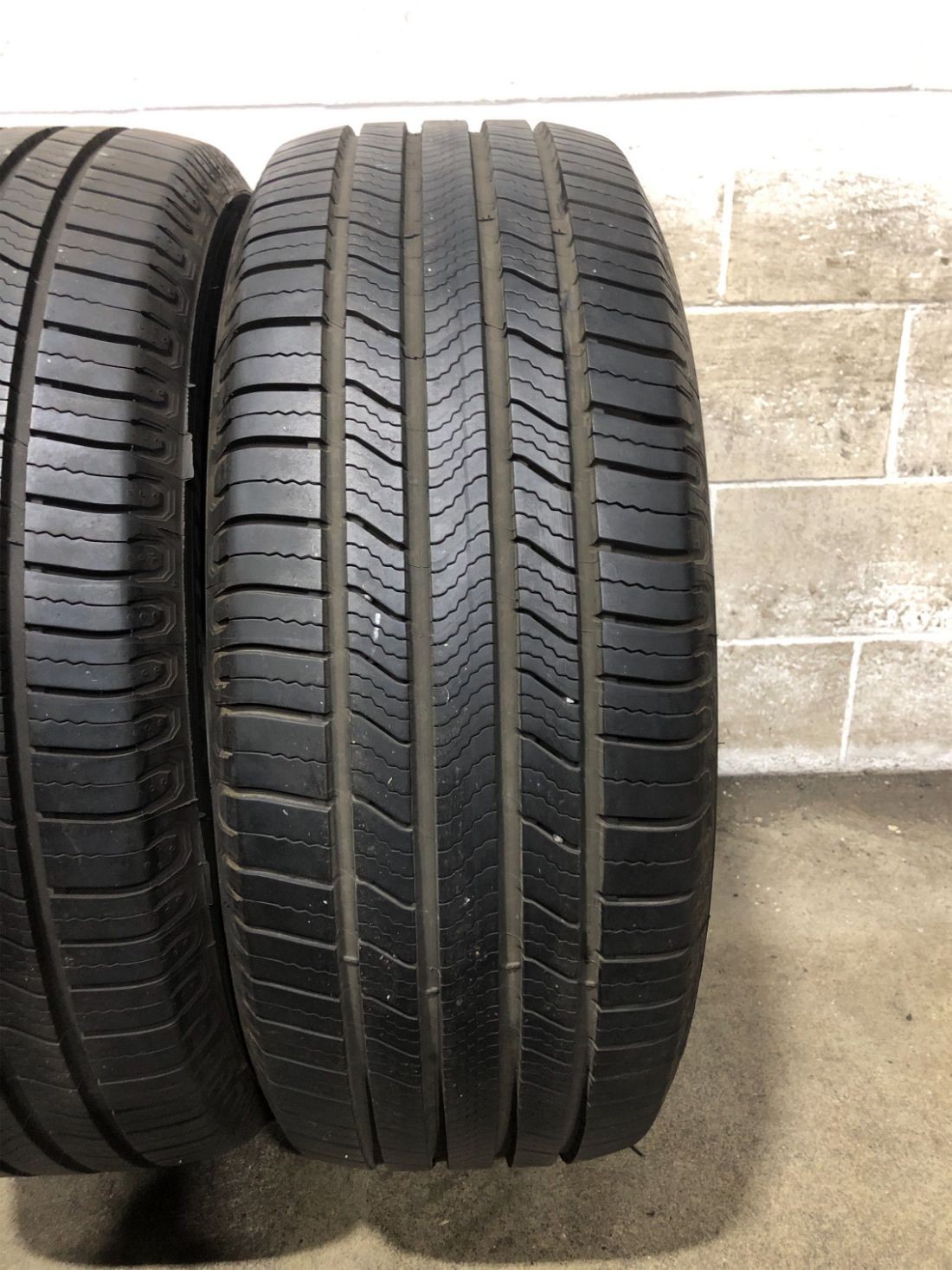 2x P255/55R20 Michelin Defender 2 10/32 110 H Used Tires 2555520