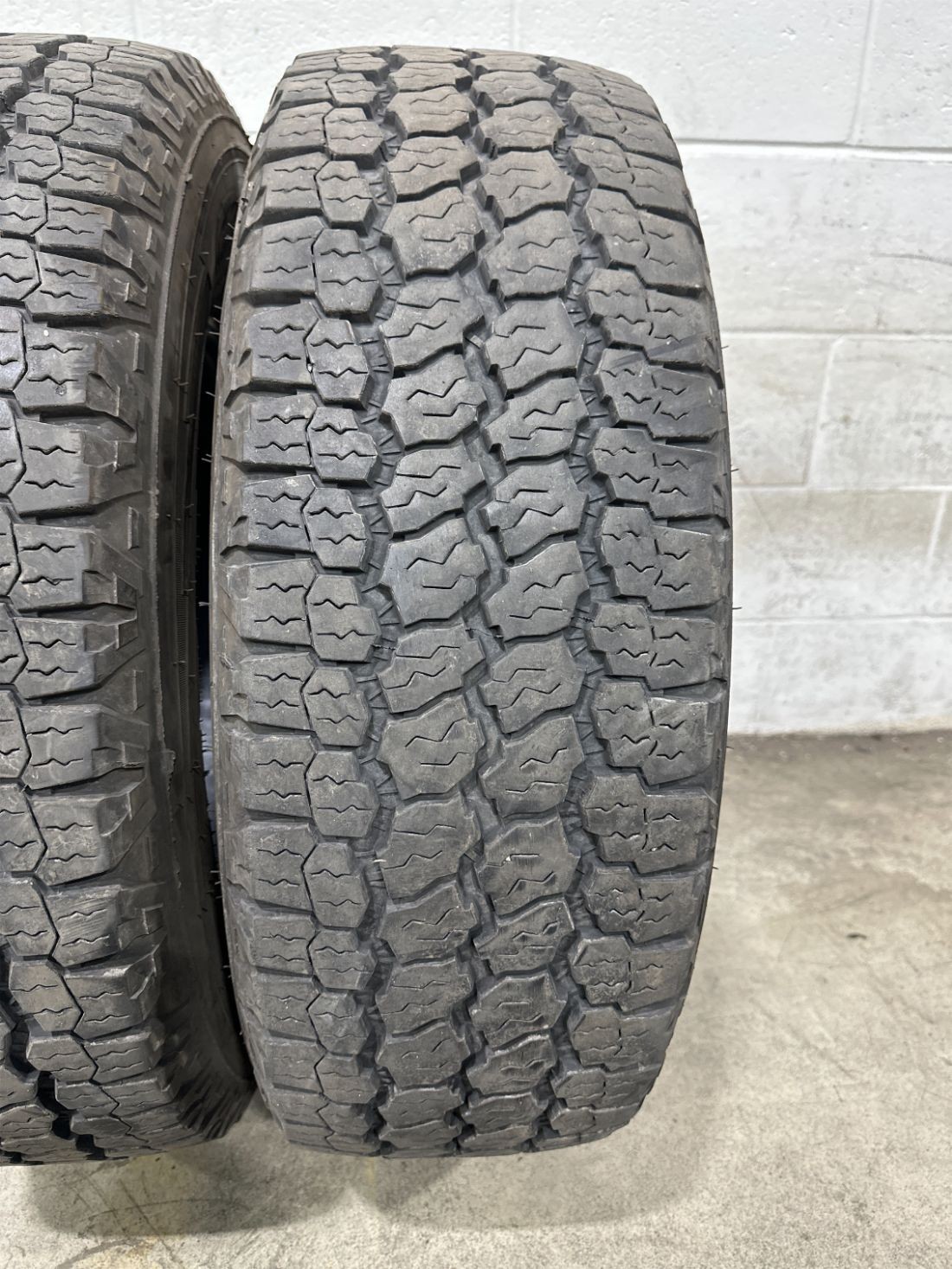 2x LT275/70R18 Goodyear Wrangler All-Terrain Adventure 12/32 125 R Used Tires
