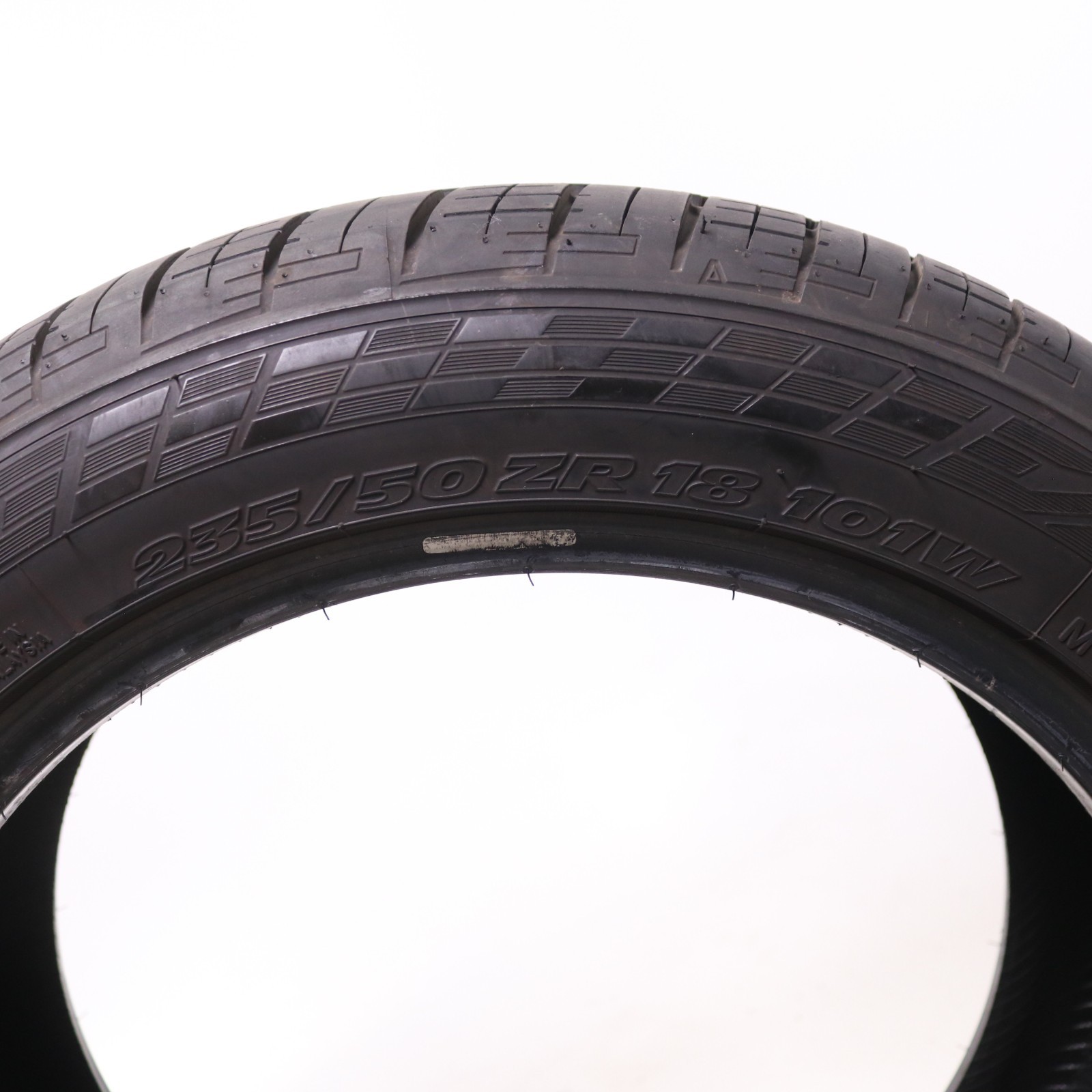 Set of 2 Used 235/50ZR18 Road Hugger GTZ – 101W – 9-10/32