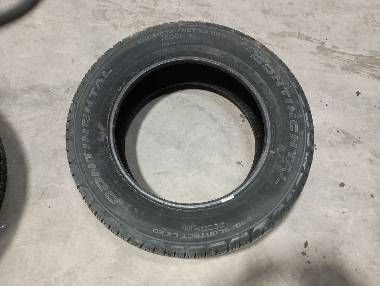 Patched 275/60 R20 115T Tire Continental Cross Contact 11/32 Tread Depth 3015535