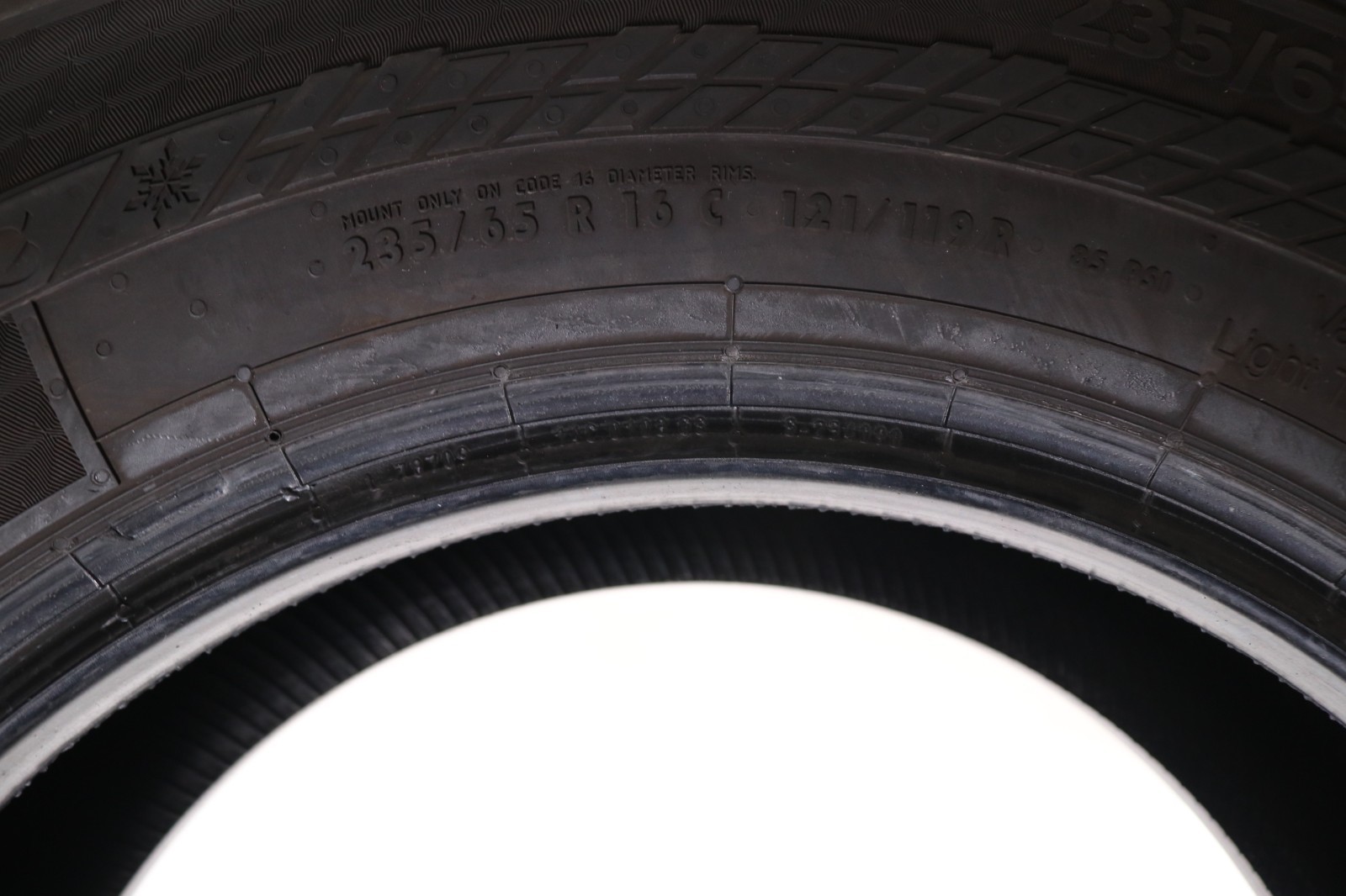 Set of 2 Used 235/65R16C Continental VanContact A/S – 121/119R – 9.5-10.5/32